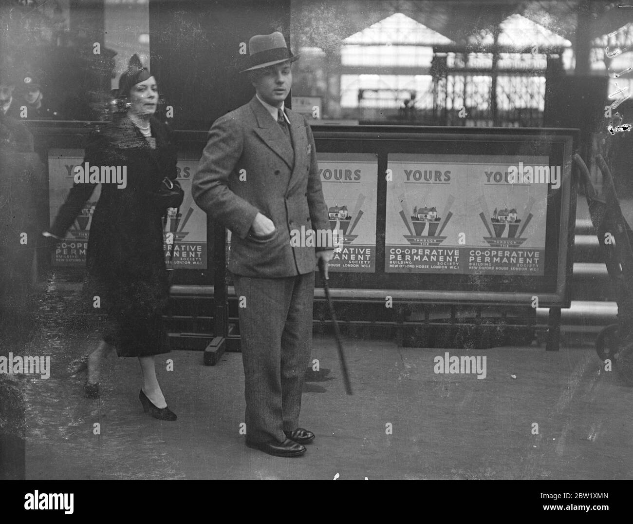 King Farouk leaves for Portsmouth to see Naval Review. King Farouk of Egypt left Waterloo Station, London, for Portsmouth, where he will watch the Royal Naval Review tomorrow (Thursday). Photo shows: King Farouk of Egypt walking to the train at Waterloo. 19 May 1937 Stock Photo