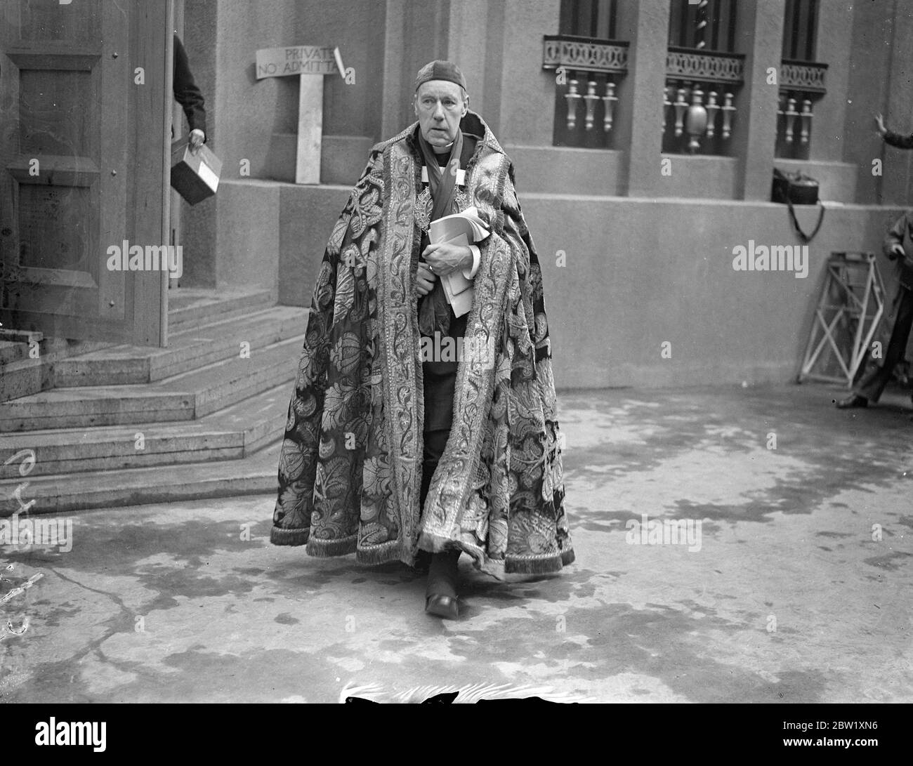 Bishop of Norwich at final Coronation rehearsal. Photo shows: the Bishop of Norwich, in his robes, as he left Westminster Abbey after attending the final rehearsal of the Coronation ceremony. 10 May 1937 Stock Photo