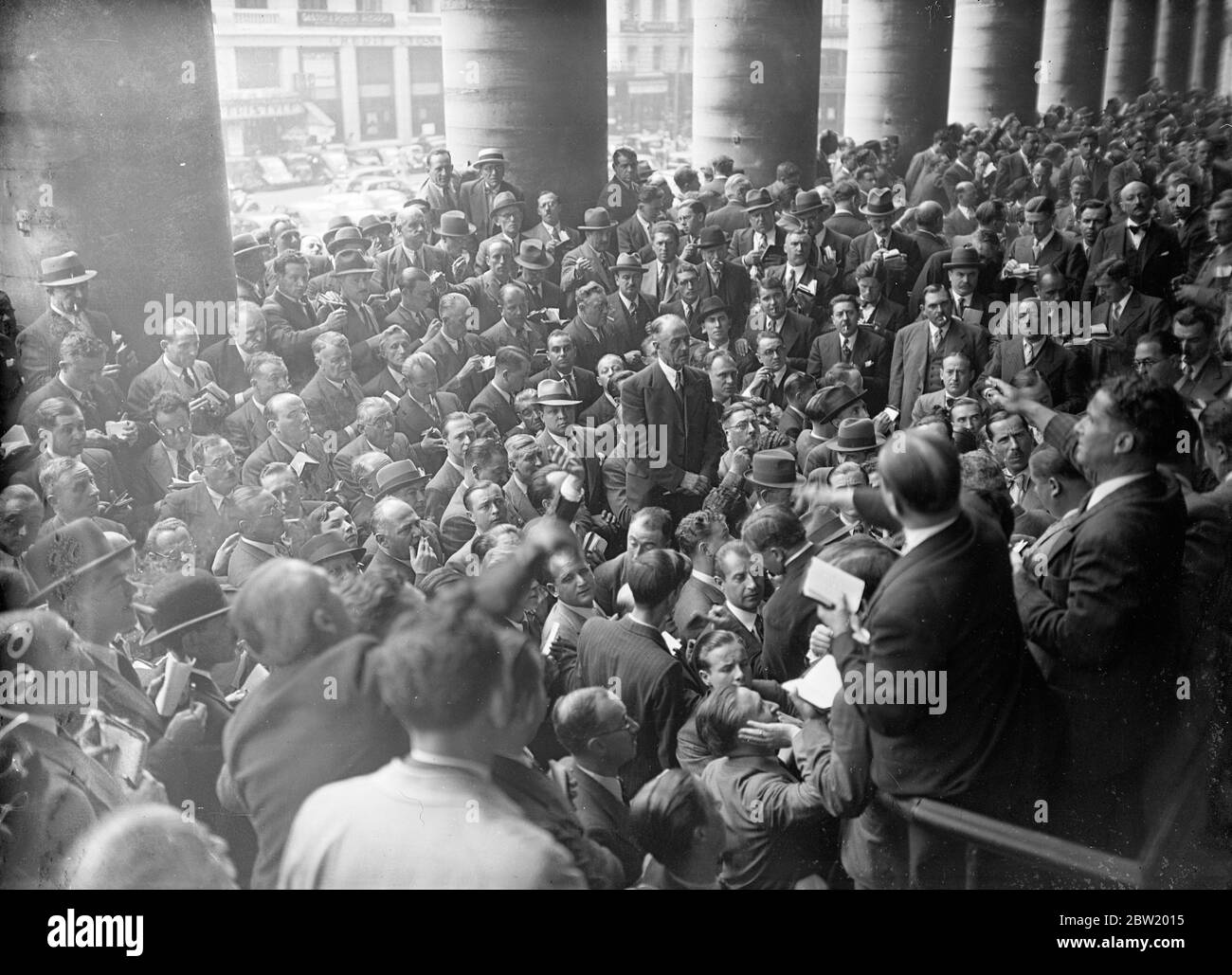 Brokers trading on the steps of the Bourse at the reopening. There were