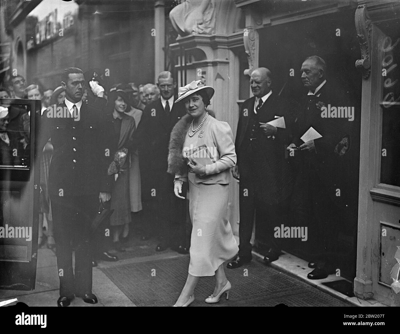 Princess Elizabeth and Princess Margaret Rose were taken by the Queen to the Ladies' Swimming Gala at the Bath Club, Dover Street. The Princesses are of themselves learning to swim at the Bath Club. The Queen leaving the club. 30 June 1937 Stock Photo