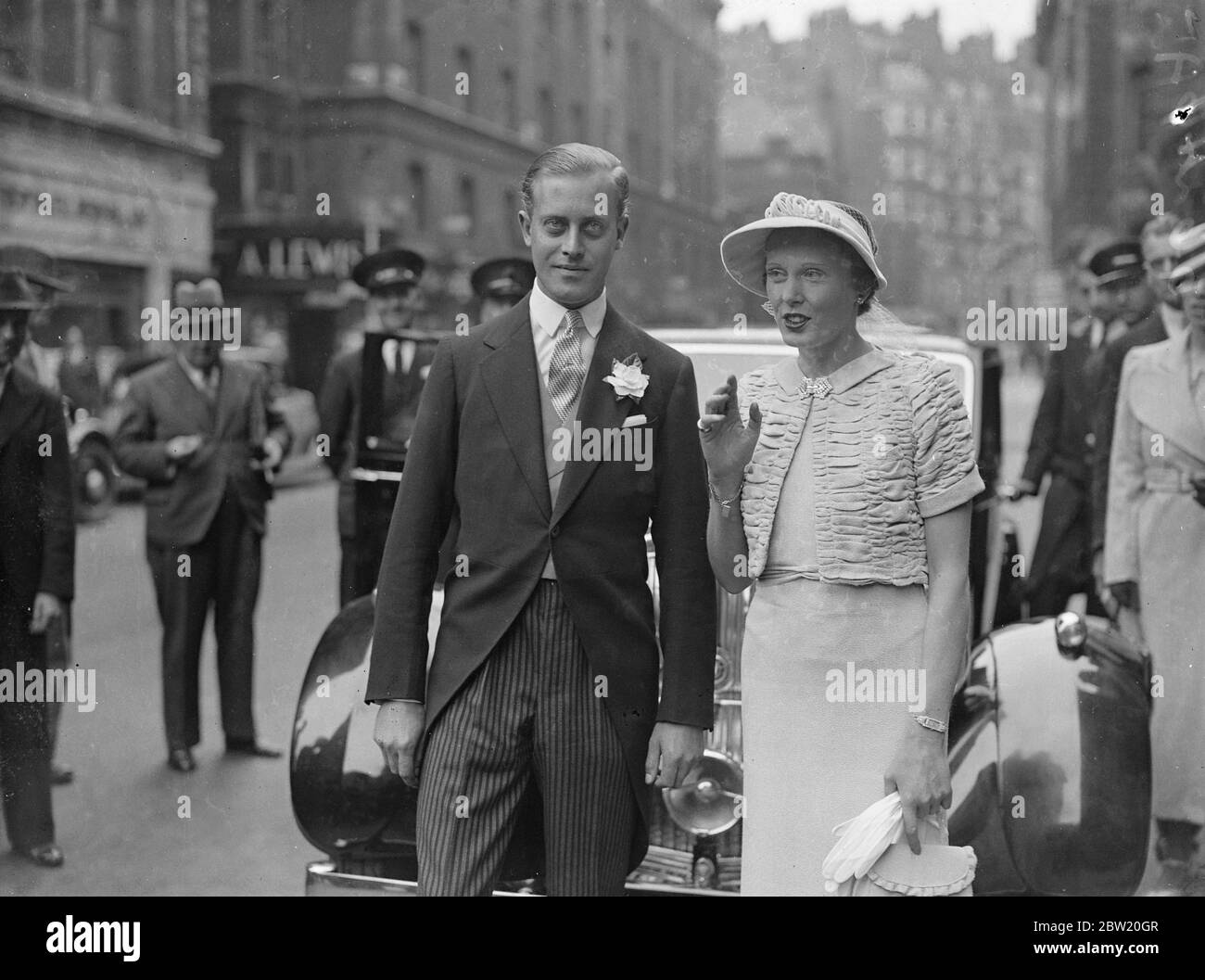 Earl of Normanton weds daughter of Baroness Zouche at London Register Office. The Earl of Normanton was married to 31-year-old Mrs Palmer, daughter of Baroness Zouche, at Caxton Hall register office, London. The Earl is 27. The civil ceremony was followed by a religious ceremony at St Ethelburga's , Bishopsgate. Photo shows, the bride and bridegroom leaving Caxton Hall after their wedding. 5 July 1937 Stock Photo