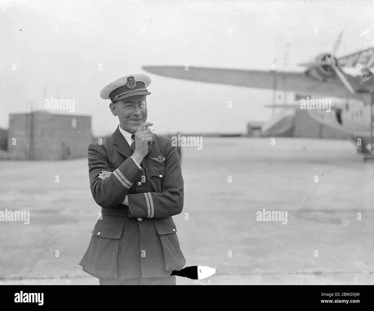 The Imperial Airways flying boat Caledonia arrived back at Southampton from the Foynes airbase, Ireland, after completing her first experimental doublecrossing of the Atlantic. The return ocean crossing was accomplished in 12 hours 7 minutes. First Officer Bowes. July 1937 [?] Stock Photo