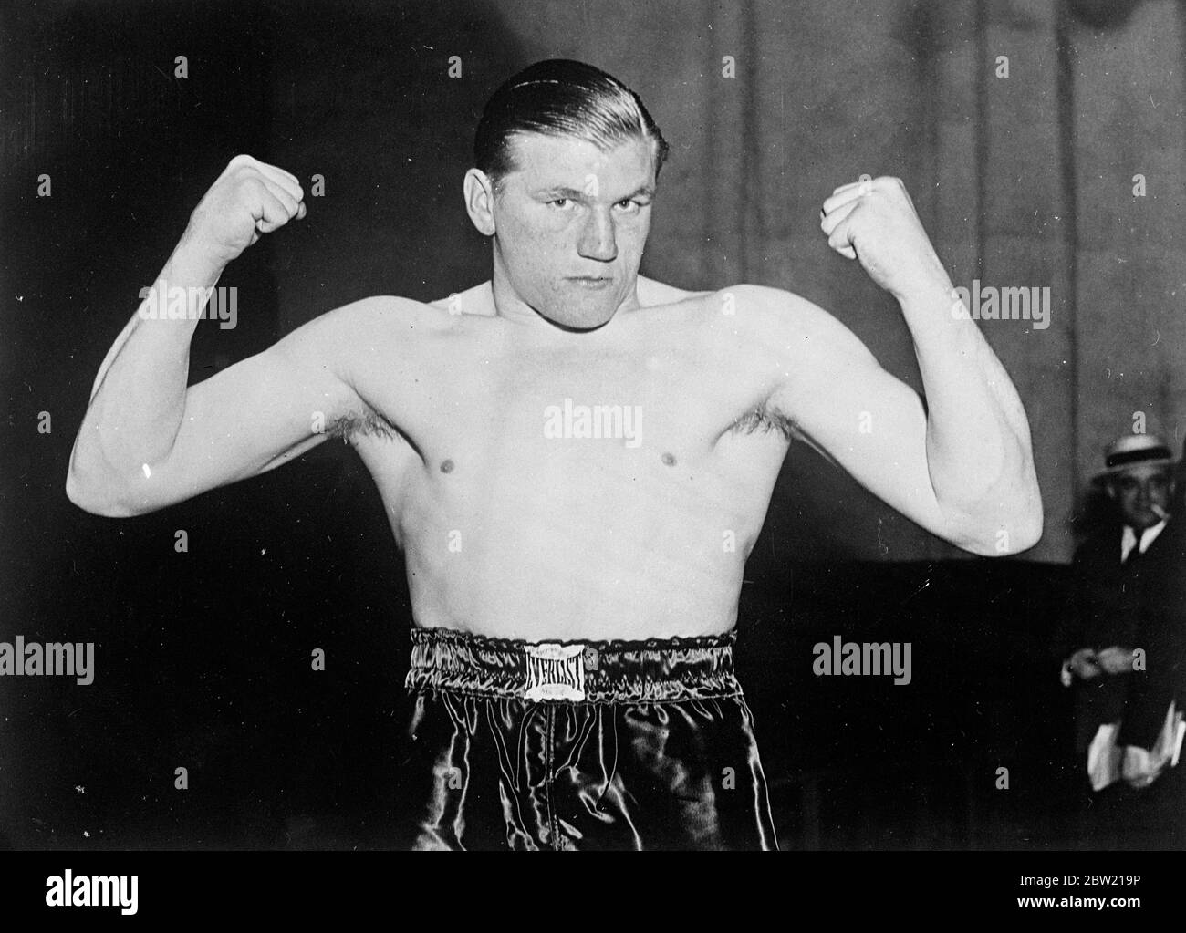 Tommy Farr, British challenger for the world heavyweight championship flexing his muscles to show America what Joe Lewis will be up against when the champion defends his title against far in New York on Thursday. 24 August 1937 Stock Photo