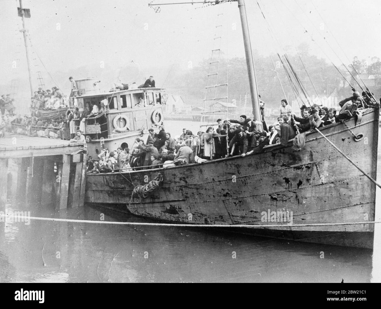 spanish-fishing-boat-black-and-white-stock-photos-images-alamy