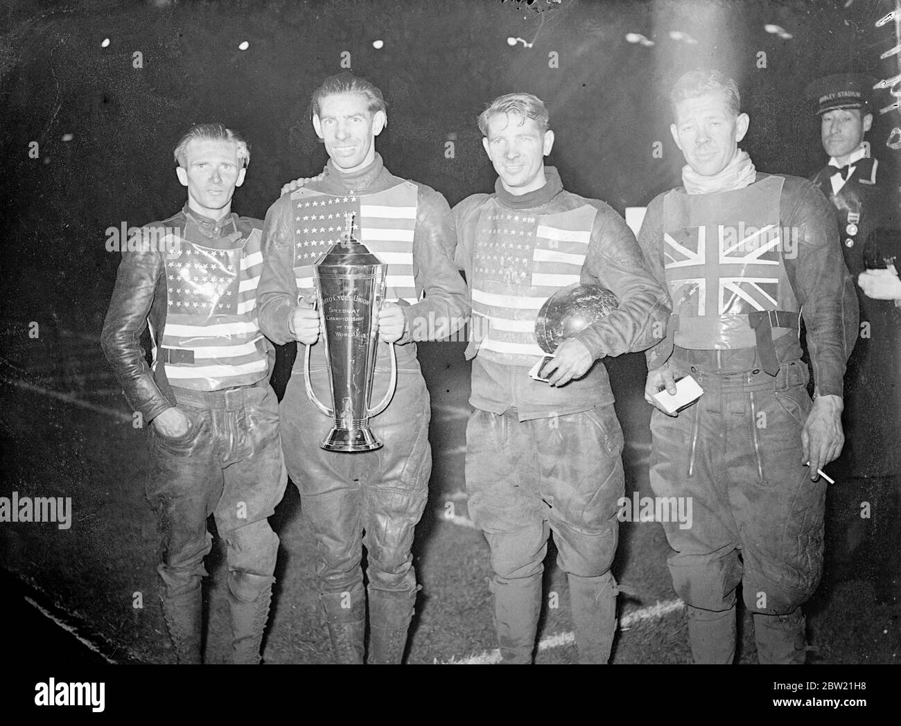 Jack Milne of Pasadena, California, and New Cross, London won the world's Speedway championship at Wembley Stadium. Another Californian Wilbur Lamereaux, was second and Cordy Milne, Jack's brother, third. A record crowd of 85,000 watched the racing. Left to right: the three Americans: Wilbur Lamereaux, Jack Milne and Cordy Milne 3 September 1937 Stock Photo