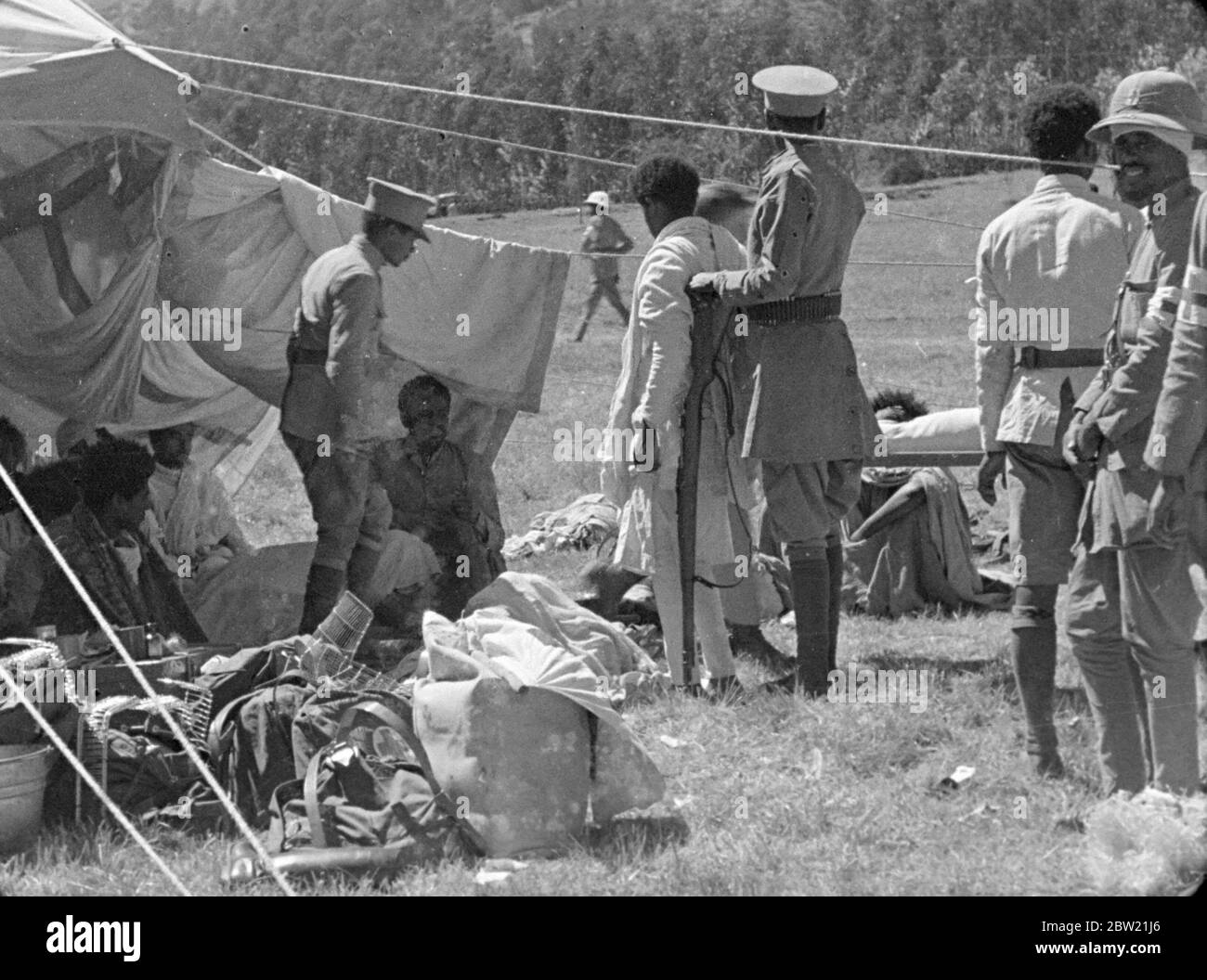 Italian Ethiopian war , 1935 -1936 The bombing of the Ethiopian village of Dessye by Italian planes. Casualties brought into the dressing stations during the bombing . 9 December 1935 Stock Photo