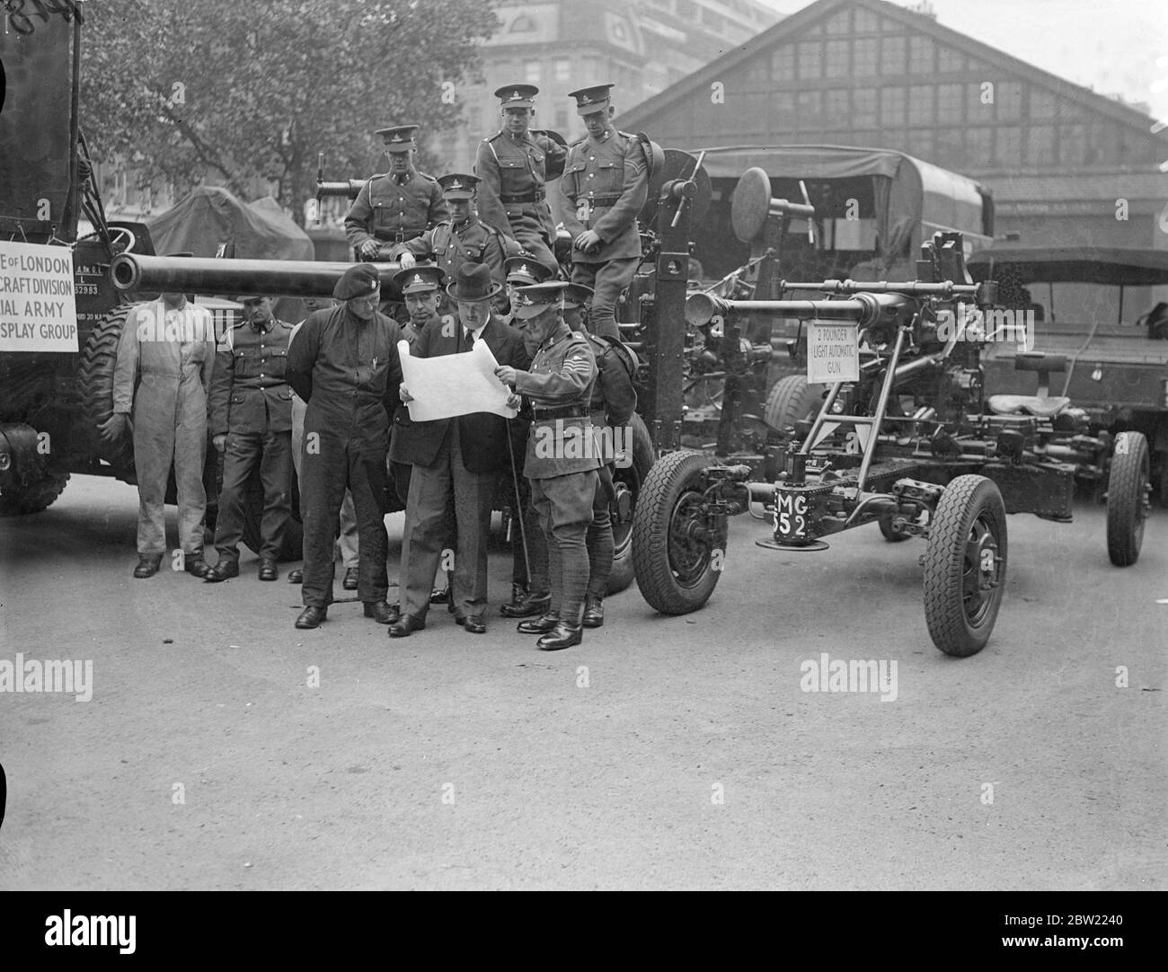 Recruiting for London's defence against air attack, men of the 51st Anti-Aircraft Brigade left the duke of york's Headquarters in Chelsea to make a daylight march through south London. 6 October 1937. Stock Photo