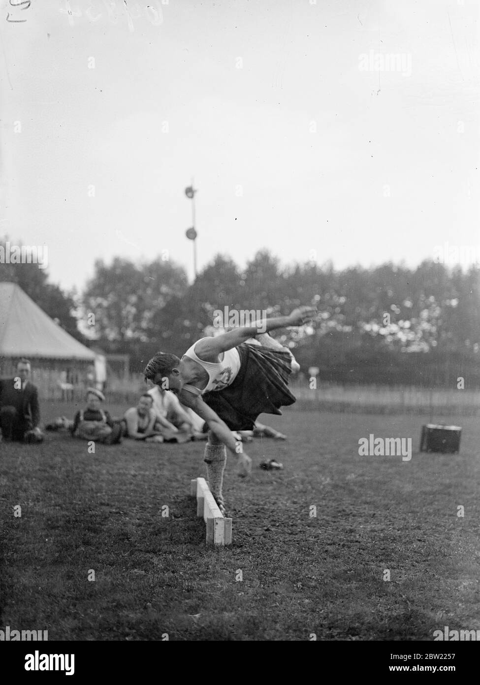 Pipers and kilted clans men invaded Ranelegh club, advanced to compete in the first Highland gathering held in London for many years. James Anderson of Dundee, one of Scotland's outstanding hammer throwers competing at the Highland games. 29 September 1937. Stock Photo