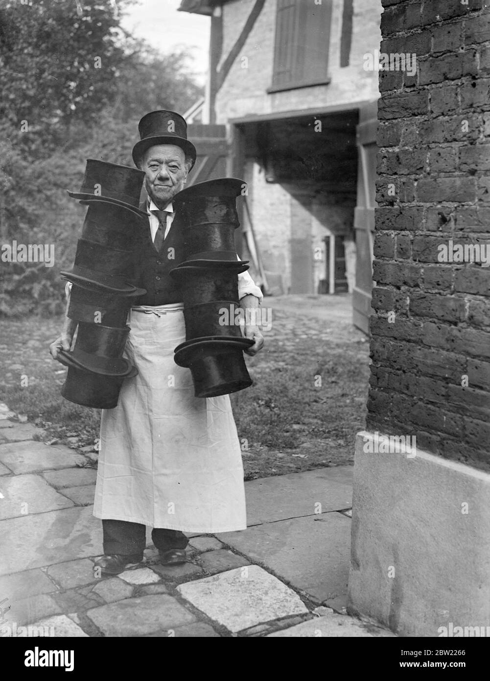 Solomon, Mr John Thomas Harris, with a batch of hats ready for delivery. Now that the 1,160 boys of Eton College have returned to school for the new Half, Solomon is busy again. His 84 years old and has been a hatter for 52 years. 22 September 1937 Stock Photo