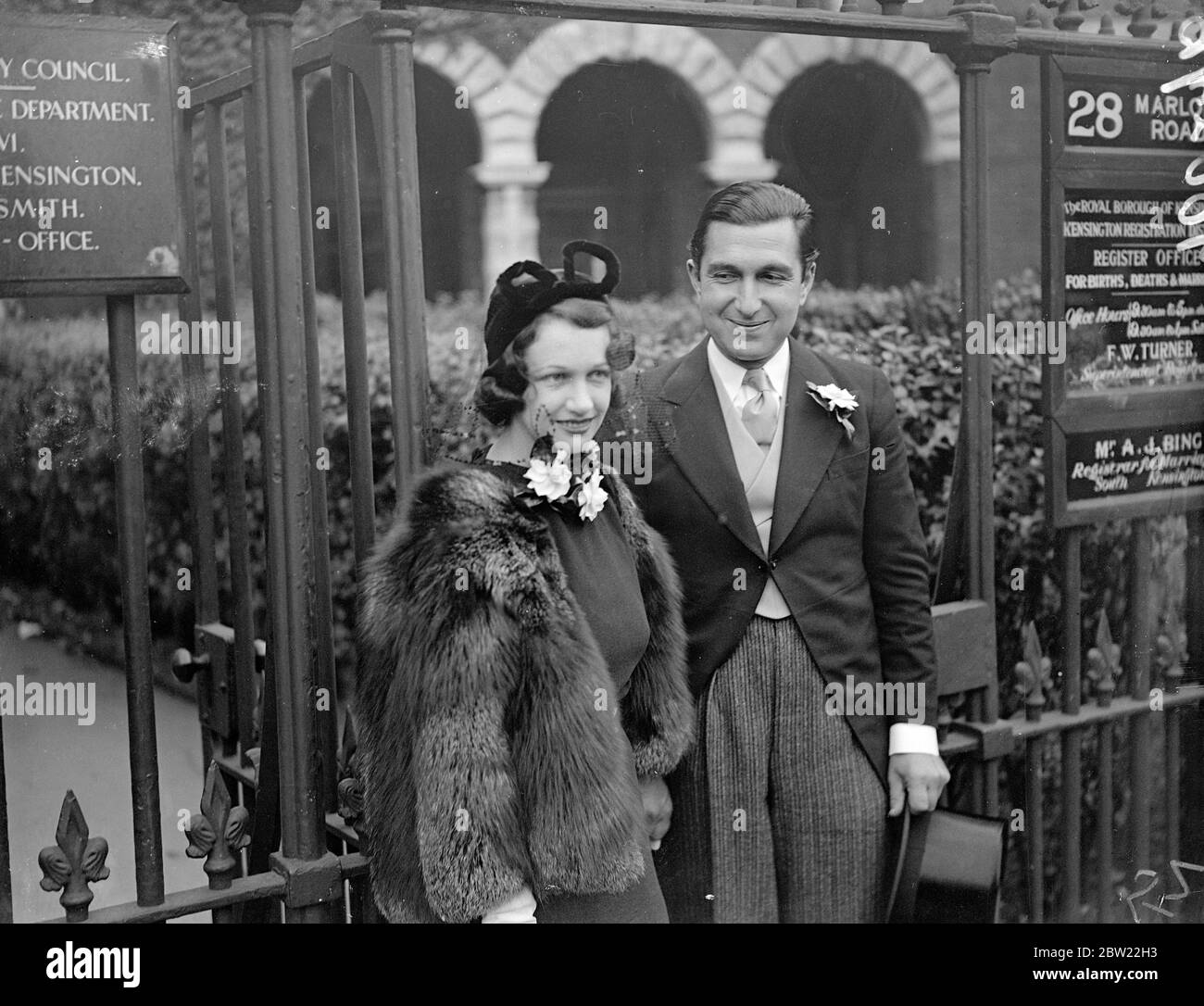 Dressed entirely in black, Miss Margaret Gill of Adelaide, South Australia, was married to the Marloes Road Registry officer, Kensington, to Mr Norman Alexander of London. Miss Gill chose black because she thinks is the proper thing to wear in town. 6 October 1937. Stock Photo