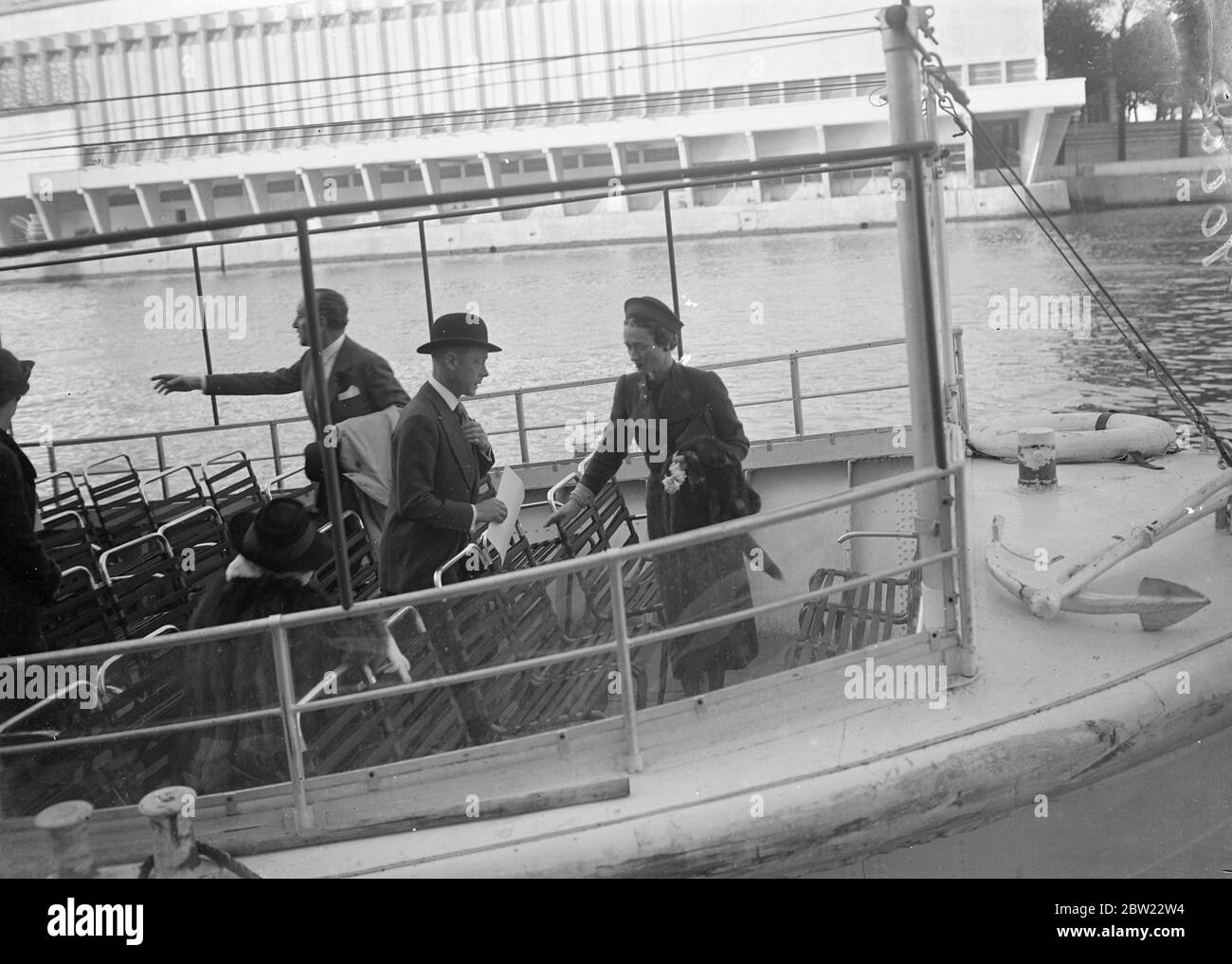 The Duke and Duchess of Windsor who are now in Paris made a tour of the international exposition, including a pleasure boat trip on the seine. The Duke and Duchess had a luncheon on the terrace of the merchant Marine Pavilion. 6 October 1937. Stock Photo