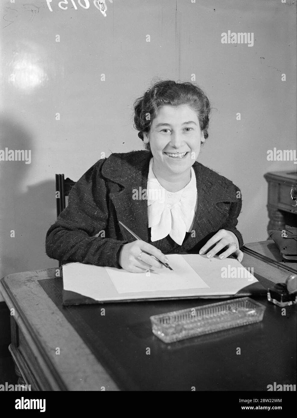 Miss Florence Davies aged 22 preparing her speech to give at the conference of the women's Liberal Federation at Margate. She was speaking about her five years experience in service, she will give evidence at the conference on wages, working hours, time off, accommodation and the shortage of domestic servants. 9 October 1937. Stock Photo
