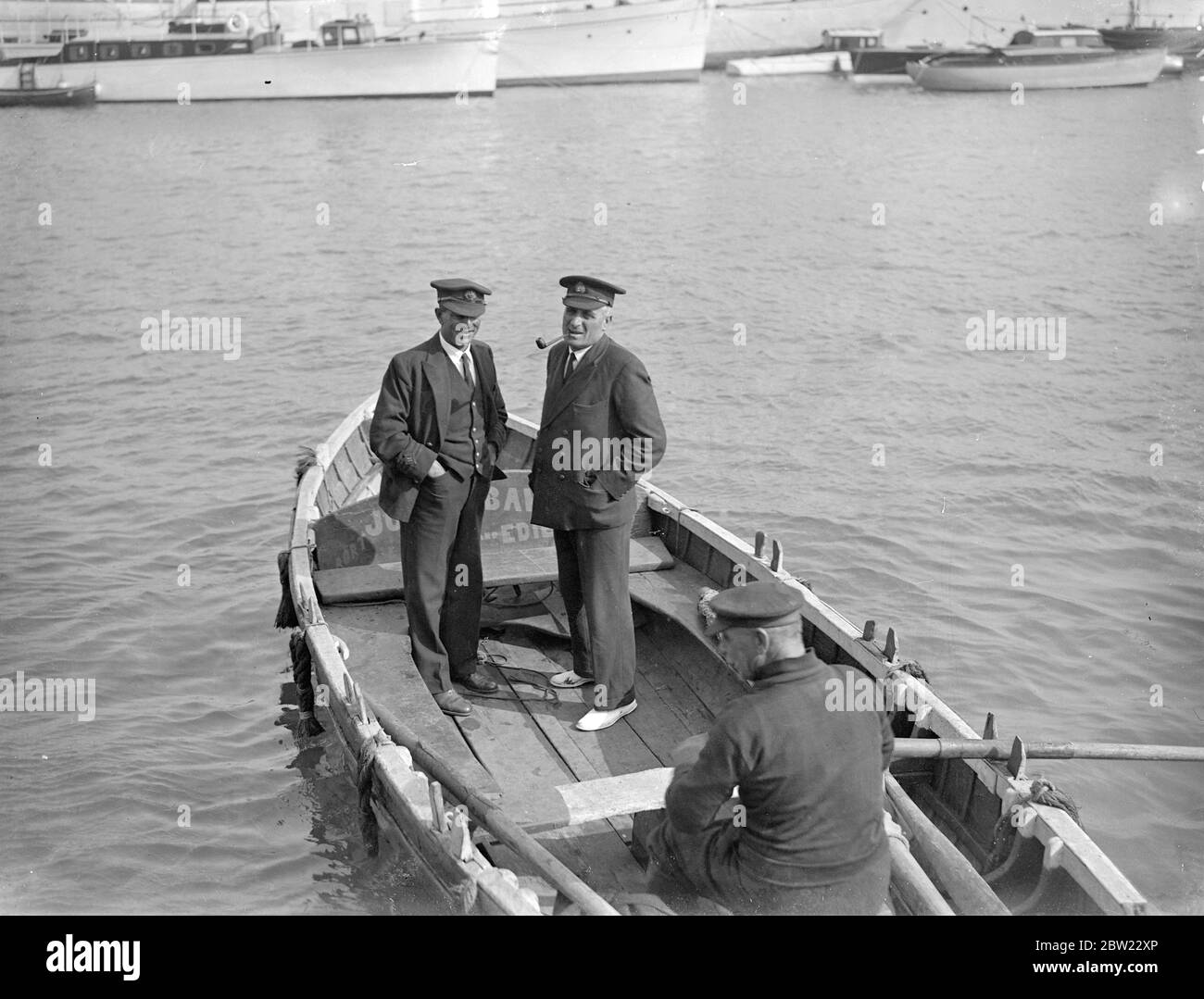 Captain Nad Heard, master of the endeavour I, followed by an admiring crowd when he came ashore at Gosport. The crew came ashore after bringing their yachts safely into port in Hampshire. After their loan 2000 mile voyage across the Atlantic. 1 October 1937. Stock Photo