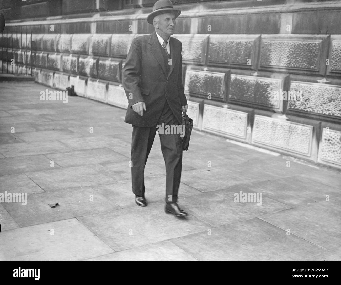 Sir John Simon, Chancellor of the Exchequer, arriving at the Foreign Office. Cabinet Ministers went to the Foreign Office in response to a summons from Mr Anthony Eden, Foreign Secretary, to discuss the menace of mysterious submarines in the Mediterranean. 2 September 1937 Stock Photo