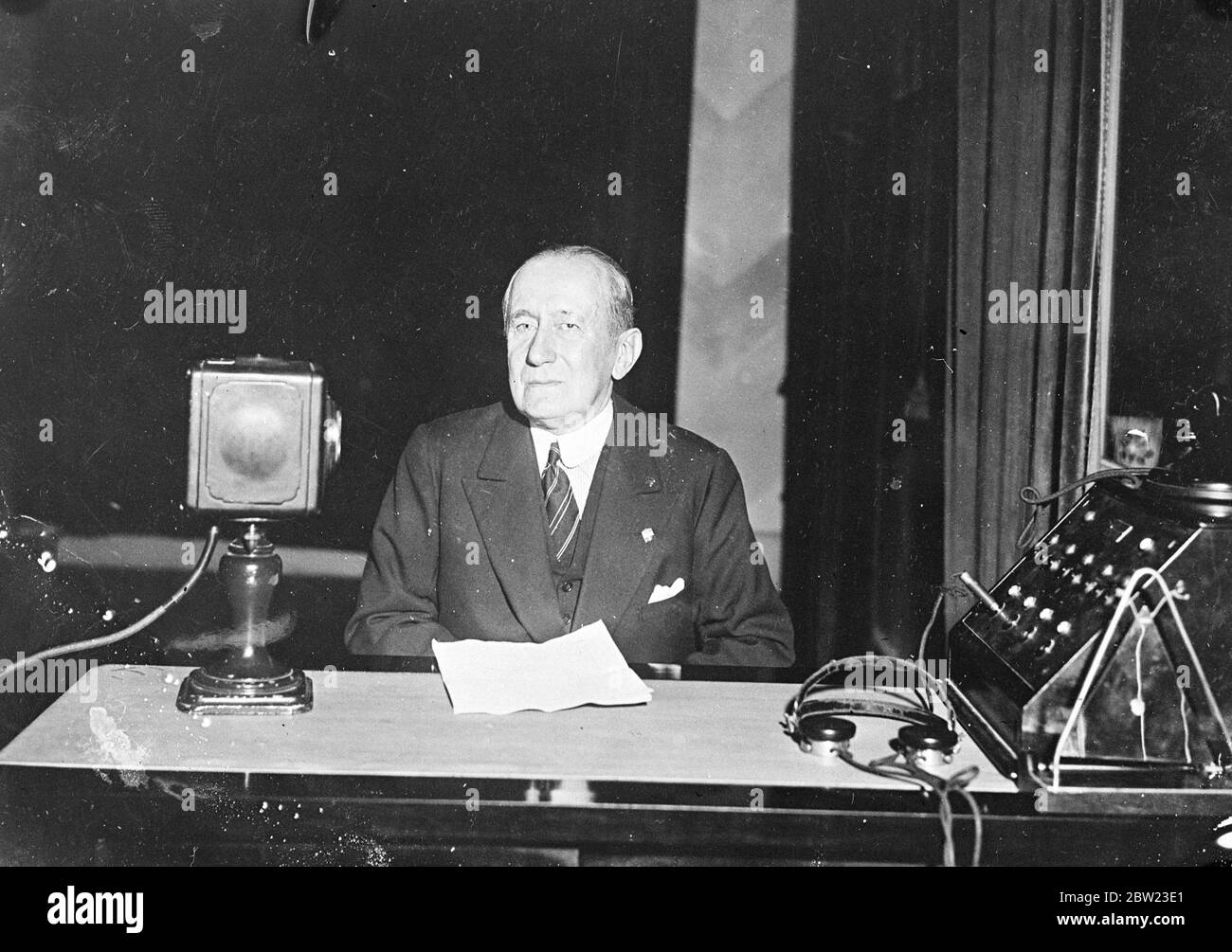 A recent picture of Guglielmo Marconi at the microphone . [ Died aged 63 on 20 July 1937 1937 Stock Photo