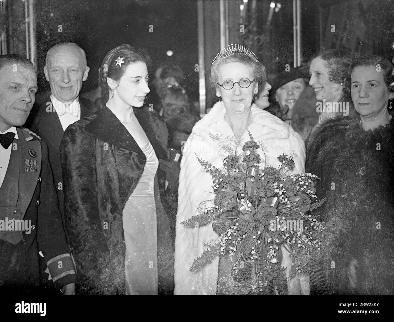 Lady Mayoress at new laughton film premiere. Charles Laughton's new film 'Vessel of Wrath', was given its premiere at the Regal, Marble Arch. Photo shows, the Lady Mayoress, Lady Twyford, and her daughter at the premiere.. 24 February 1938 Stock Photo