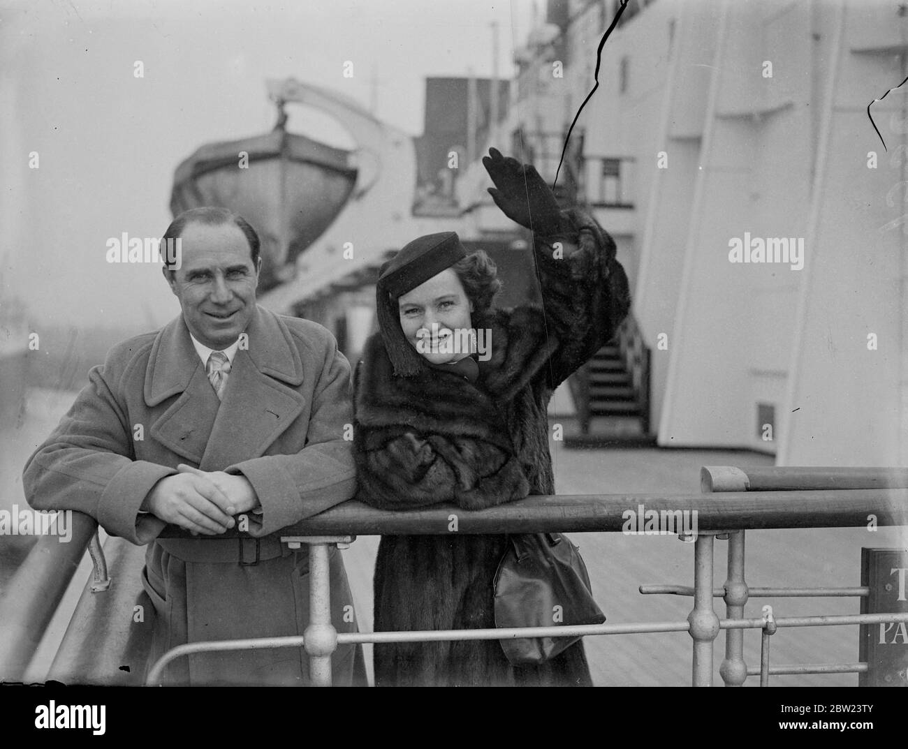 Constance Cummings and dramatist husband returned to England. Constance Cummings, the film actress, and our husband, Ben Levy, the playwright, arrived at Southampton on the liner 'RMS Queen Mary' from America. 14 February 1938 Stock Photo