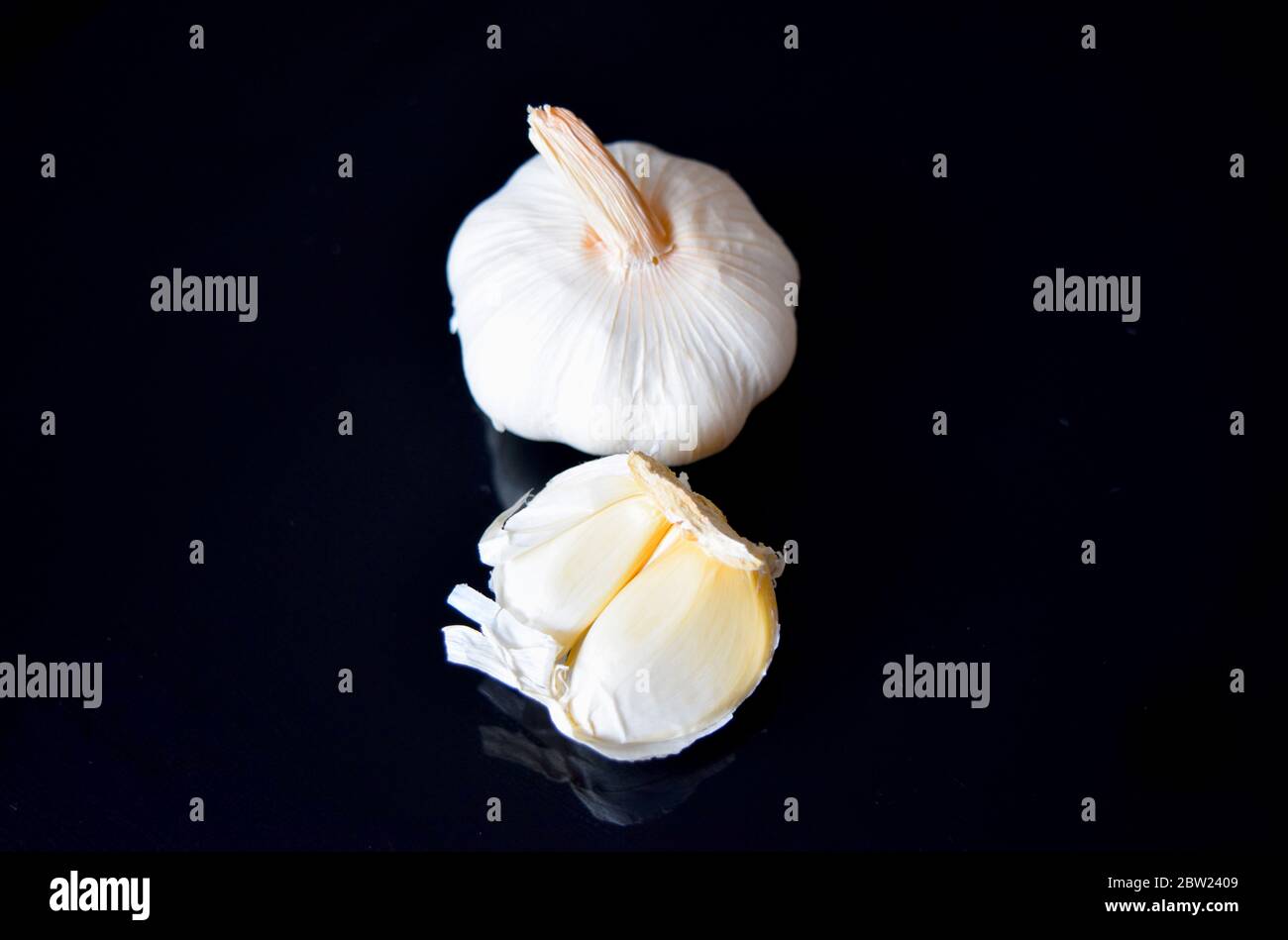 Whole garlic and cloves on dark black background Stock Photo - Alamy