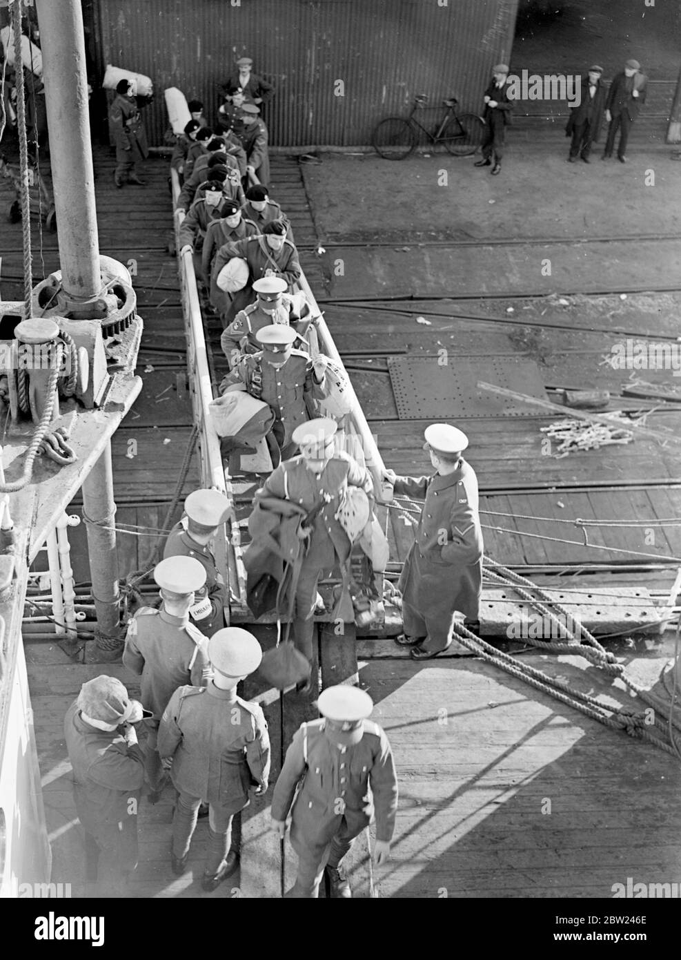 Men of the Royal Dragoon Guards and the Tank Corps left Southampton on the SS Tiresias to reinforce the British troops in Palestine. A military campaign on a large scale is expected shortly to put down the Arab rebellion. Photo shows: Troops going aboard the Tiresias ships at Southampton 12 October 1938 Stock Photo