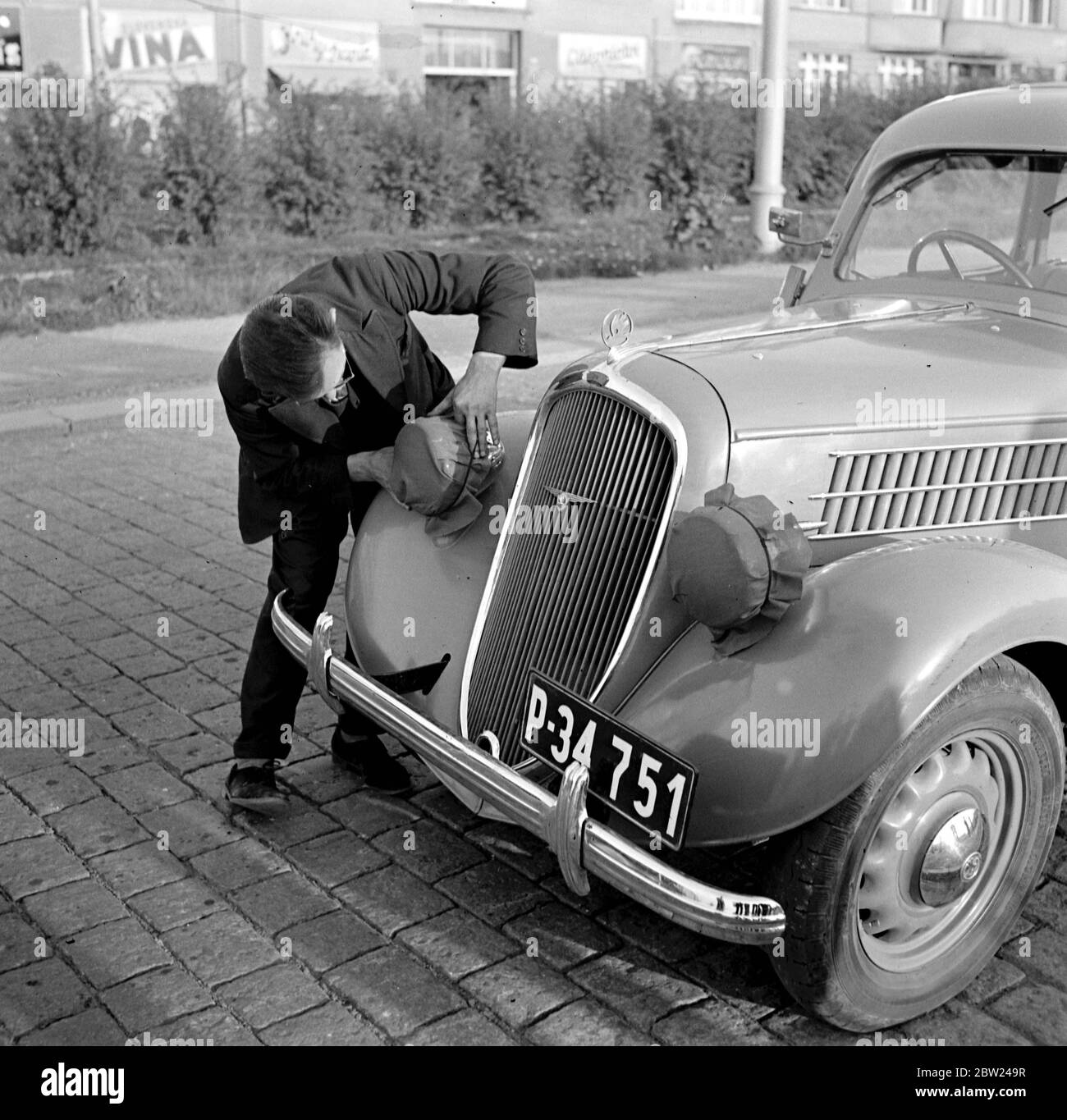 A member of the Czechslovak population showing how to dim lights on the