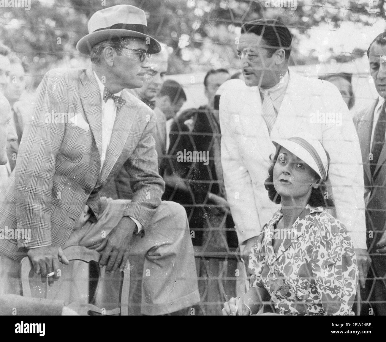 Ronald Colman and Benita Hume wed. Ronald Colman, the film actor, has been married to Miss Benita Hume, the British film actress, at Santa Barbara, California. Photo shows, Ronald Coleman and Benita Hume with Theodore von Eltz (left) at the Beverly Hills tennis club, California. Customers tennis club 1 October 1938 Stock Photo