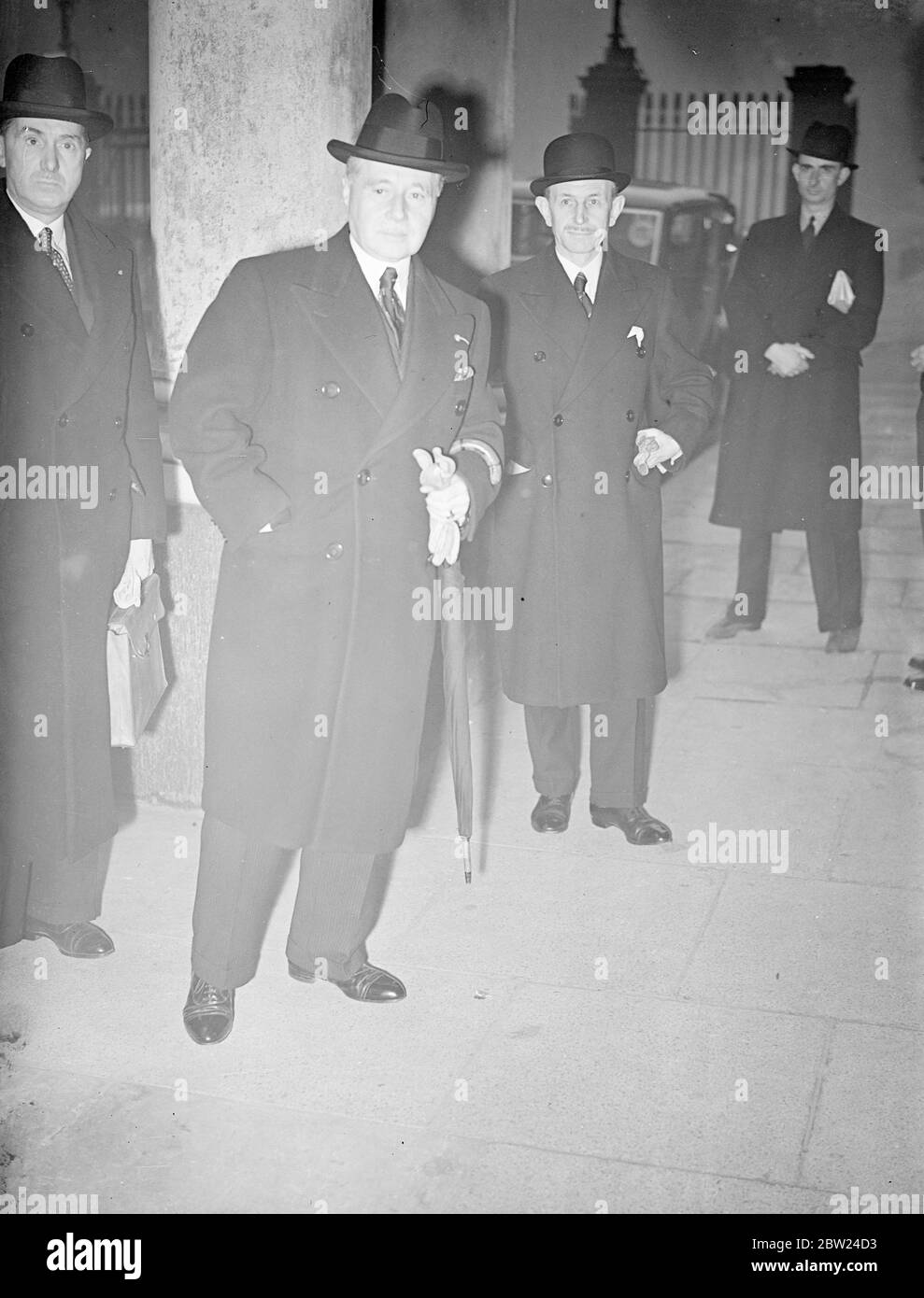 French commander-in-chief visits 10 Downing Street. General Gamelin, who flew to London this morning, went to 10 Downing Street with M Daladier, French Premier, and M Bonnet, Foreign Minister, for discussions with the British Cabinet. Photo shows, General Gamelin, French commander-in-chief, leaving the French embassy 10 Downing Street. 26 September 1938 Stock Photo