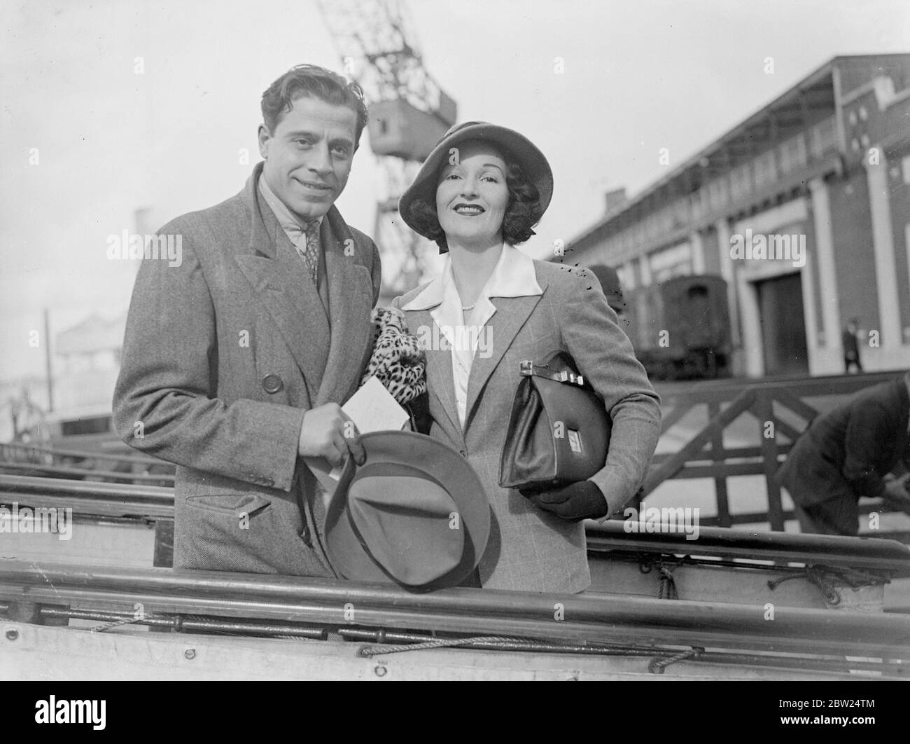 Jack la Rus, the American film and stage actor, well-known phrase gangster roles, went down to Southampton to meet it bride to be, miss Constance Dighton Simpson, when she arrived on the 'Normandie' from America. 19 September 1938 Stock Photo