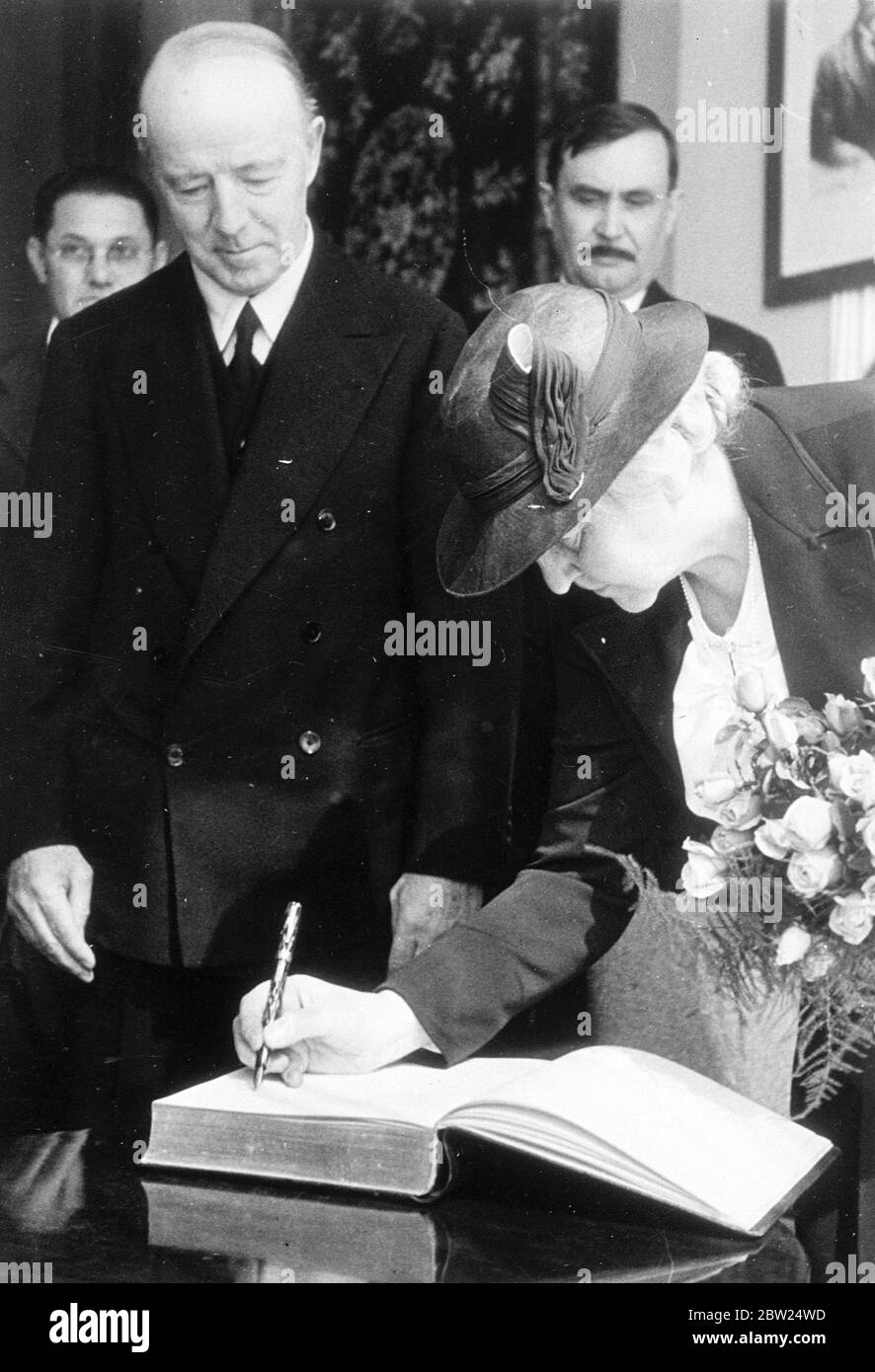 Lord Runciman took brief relaxation from the strain of mediation in the Sudeten-German-Czechoslovak dispute when he visited Prague fair with Lady Runciman. Photo shows: Lady Runciman signing the visitors book of the Fair watched by Lord Runciman. 9 September 1938 Stock Photo