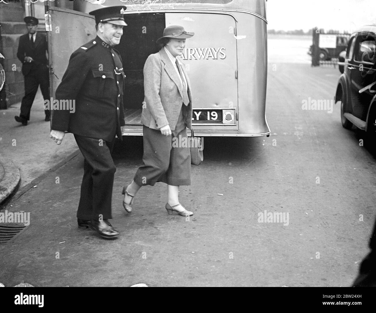 Mrs Kendrick arrives home with Captain Kendrick are to his release by the Gestapo. Capt Thomas Kendrick, the British Passport Control Officer in Vienna, who was arrested by the German secret police and accused of 'espionage' arrived at Croydon Aerodrome, accompanied by his wife, following his release. They returned to England via Budapest. Photo shows, Mrs Frederik leaving Croydon airport after arriving with her husband. 22 August 1938 Stock Photo