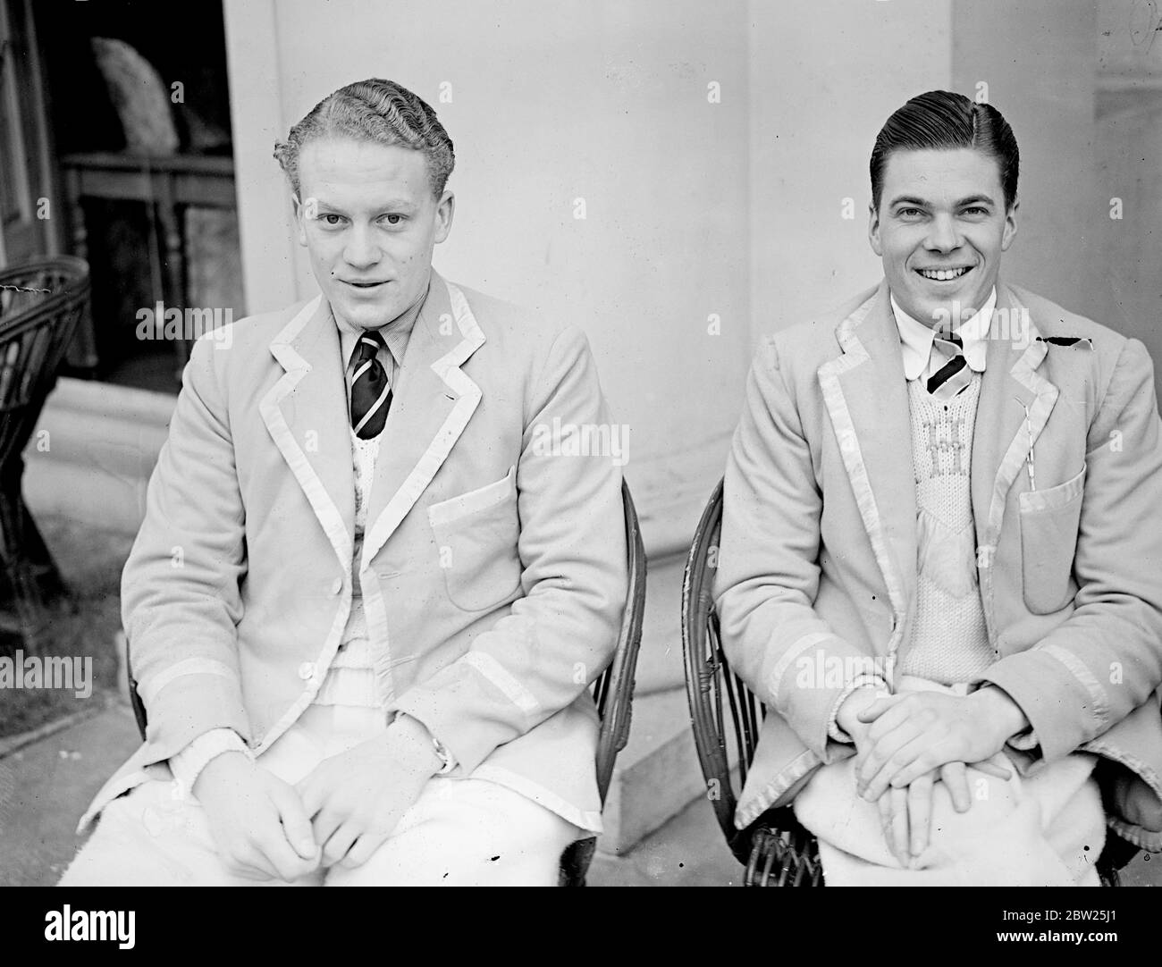 D S M Eadie (left) and the Cox T H Hunter (right) of the Cambridge Boat crew. 1938 Stock Photo