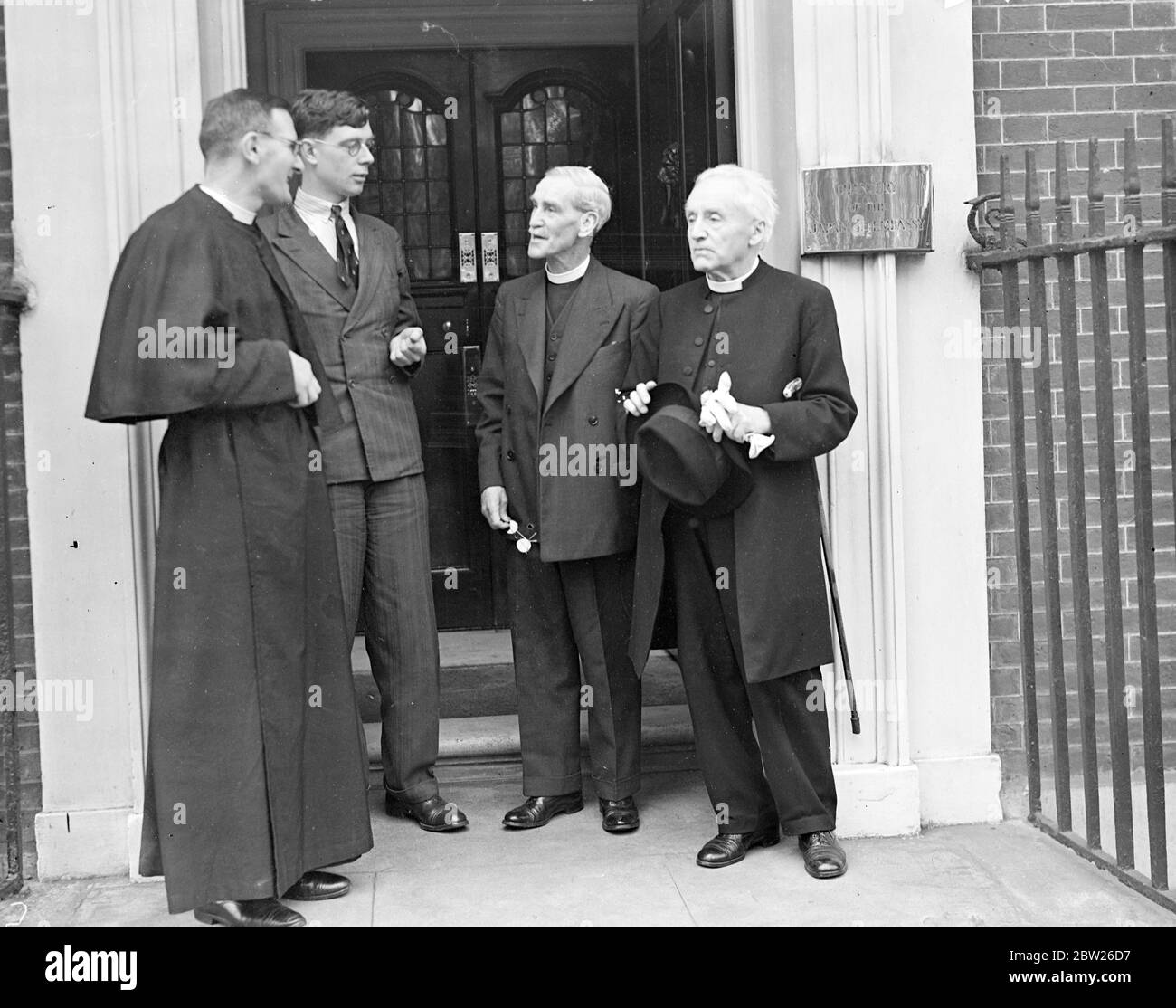 Clergy caller at the Japanese Embassy, protest against Canton bombing. A party of clergy led by the Canon Donaldson called at the Japanese Embassy in Portman Square to protest against the bombing of civilians in Canton. In addition to Canon Donaldson, there were the Rev E J T Bagnall, of the London Free Church Federation, the Rev H Cuthbertson and Mr C D Clagg. The party saw the First Secretary of the embassy. A further deputation of clergy representing various denominations is to call at the Embassy in a fortnight. Photo shows, left to right Rev H Cuthbertson, Mr C D Clegg, Rev E J T Bagnall Stock Photo