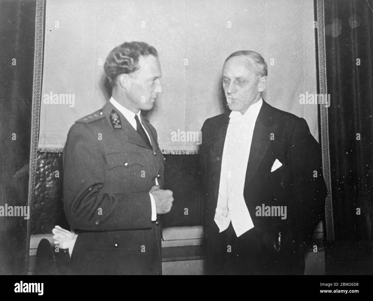 King Leopold attends lecture in Brussels by English professor. King Leopold of the Belgians, was an interested member of the audience when an Englishman, Prof George Ingle Finch, lectured at the Union Colonial in Brussels on 'From the Alps to Everest'. Photo shows, King Leopold, talking with Prof George Ingle Finch at the Union Colonial, Brussels. 28 January 1938 Stock Photo