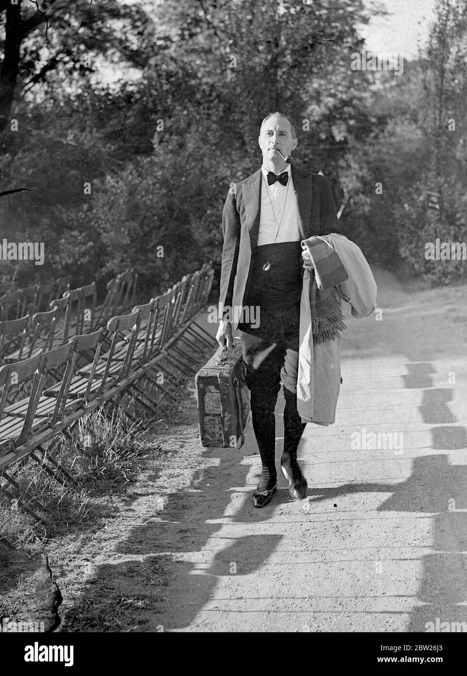 Men's dress Reform Party have reception in Regent's Park. Clad in 'reformed' masculine costume guests attended a reception of the Men's Dress Reform at the Open Air Theatre in Regent's Park, London. Photo shows, Mr F H Rogers arriving in 'evening dress'. 29 June 1938 Stock Photo