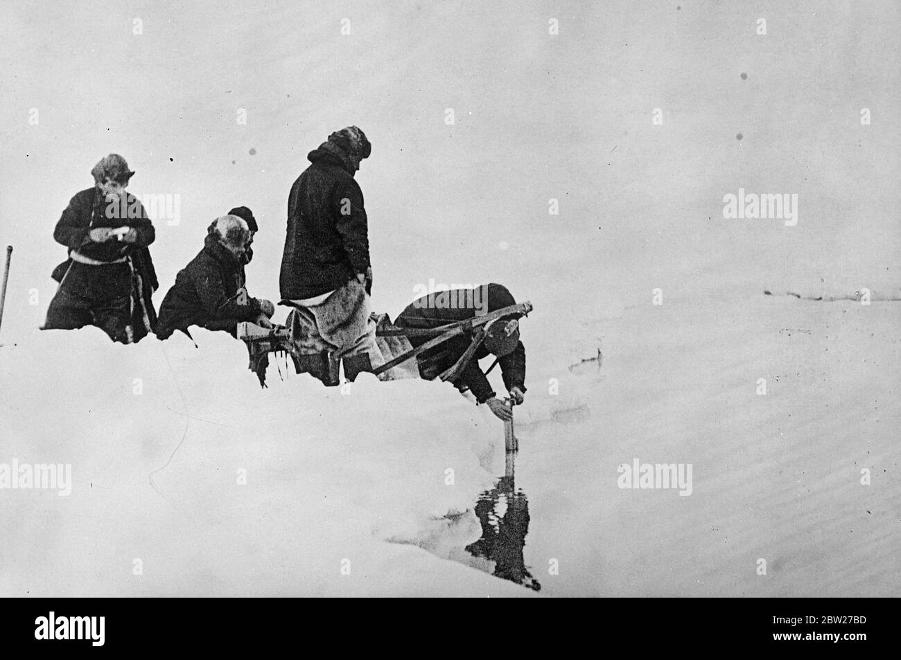 Members of the Soviet polar expedition: I. Papanin and Fyodorov, building a snow house on the drifting ice floe at the North Pole. The Russian scientists are conquering the legendary land of ice and snow on top of the world that is still uncharted. They have settle down for a year's stay on an ice floe at the North Pole and are now making whether surveys. 9 July 1937 Stock Photo