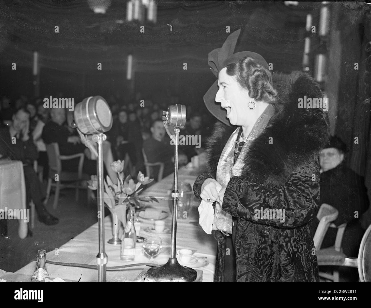 Ethel Levey sings at Literary luncheon. Miss Ethel Levey, the radio and revue singer , giving her encore of 'Alexander's Ragstime Band' when she sang at the 86th Foyle's Literary Luncheon at the Grosvenor House, Park Lane, London. 19 January 1938 Stock Photo