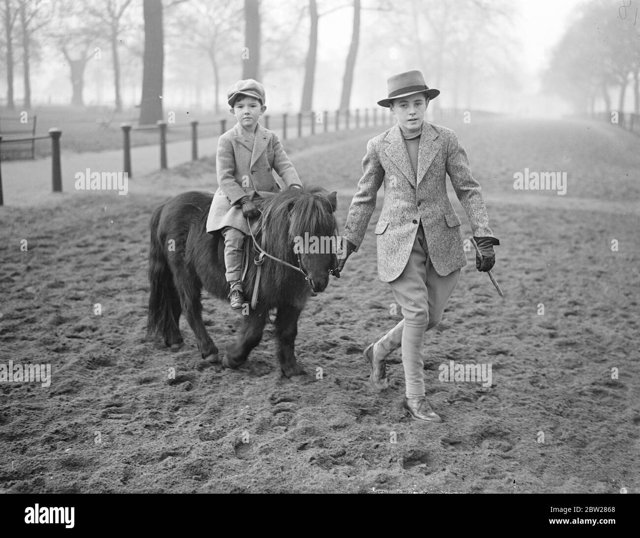 Riding in the Row on a small scale!. An unusual mount seen in Rotten Row, Hyde Park, when Timothy Wardell, son of captain Michael Wardell, had a riding lesson, on his three-year-old Shetland pony. Anne is believed to be the smallest Shetland pony in England. 8 January 1938 Stock Photo
