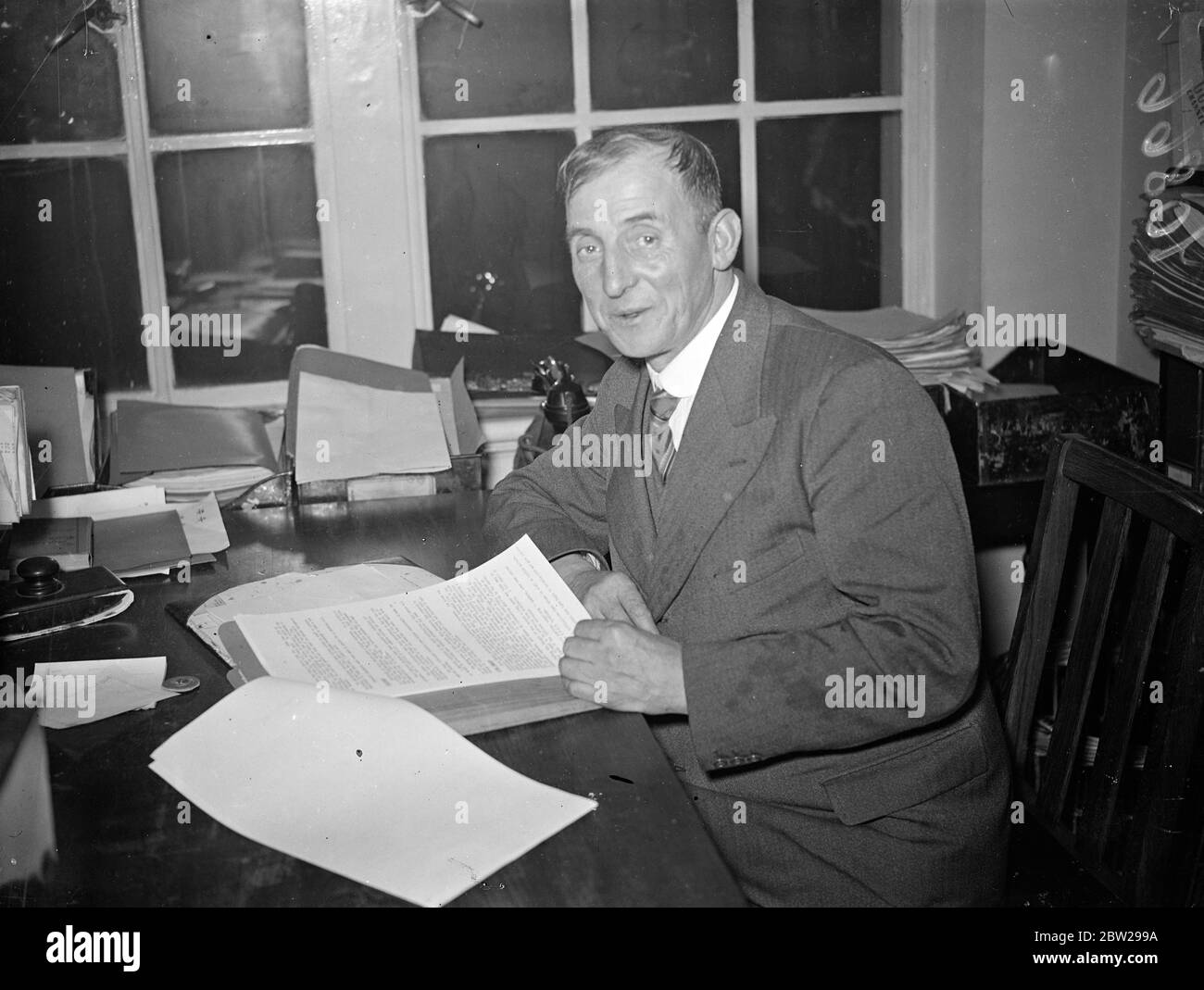 London official has secret meeting with Duke of Windsor in Paris. Discusses British public opinion. A secret meeting in Paris with the Duke of Windsor has just been revealed by Mr E. Page Harry Hayward, head of the Home Department of the Workers Travel Association. Mr Haywood, he was invited to meet the Duke by invitation three third party, had a long interview with the Duke and discussed British public opinion, as it interests Duke, his visit to Germany, the proposed visit to America and social work in Britain. The Duchess of Windsor was present during part of the interview, Mr Haywood descri Stock Photo