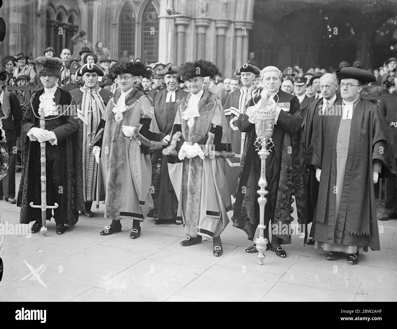 New Lord Mayor and the old at the law courts. The new Lord Mayor, Sir Harry Twyford, and the old, Sir George Broadbridge, with city officials as they left the law courts after the annual ceremony for the return drive to the Guildhall. 09 November 1937 Stock Photo