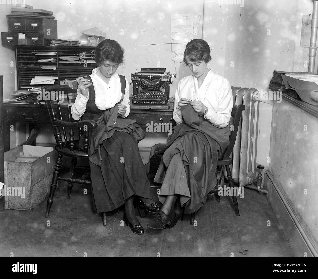 The Zeppelin raids - Making curtains in a city office. 1914-1918 Stock Photo