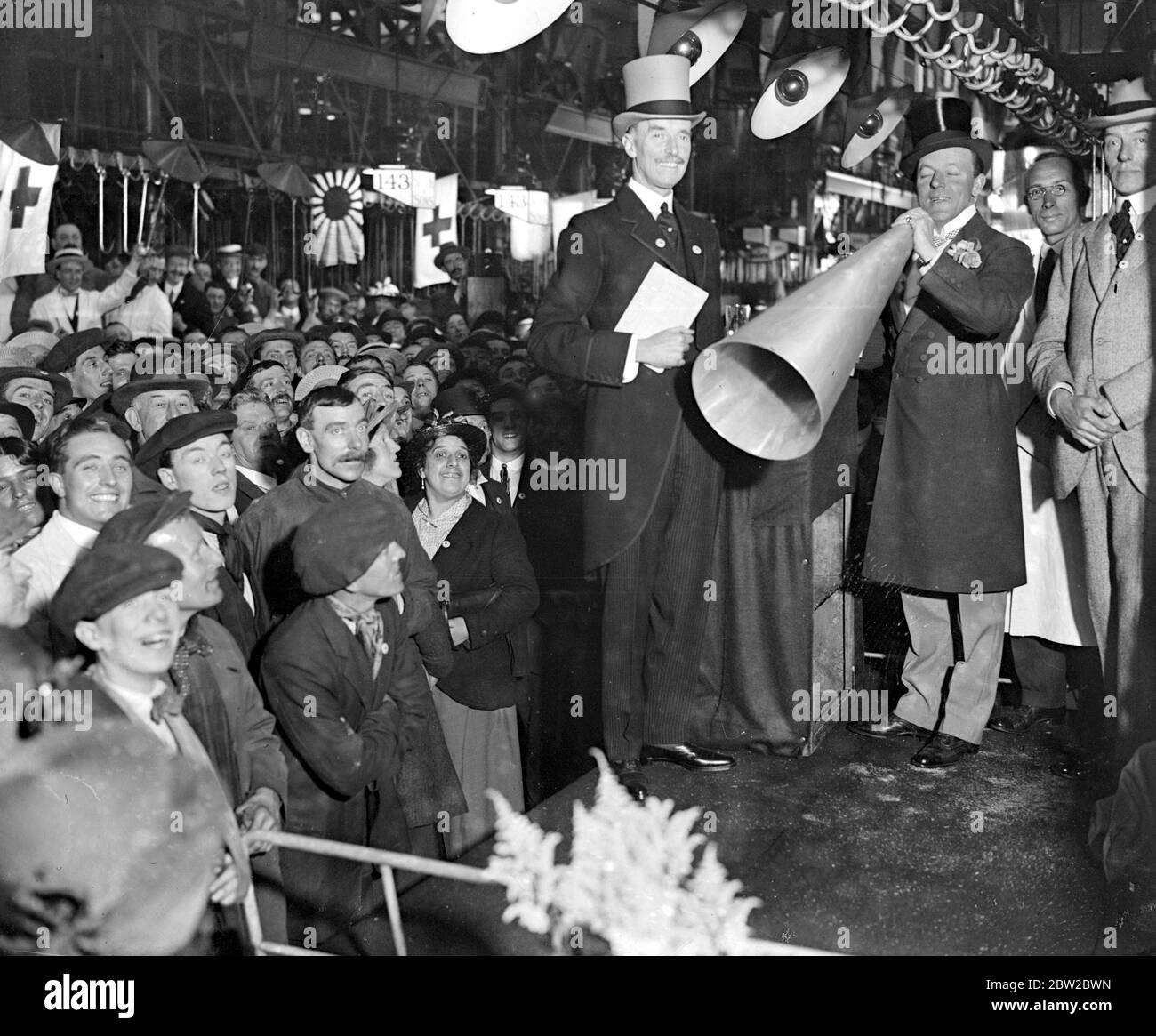 Red Cross Day at Smithfield Meat Market. Mr George Graves acts as auctioneer. Stock Photo