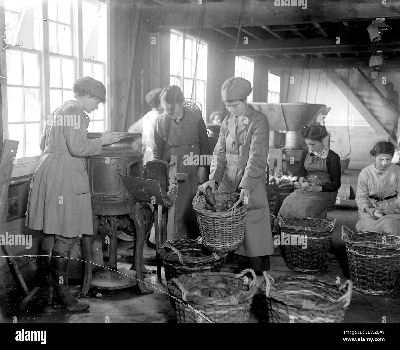 Old hop kilns used in a new village industry in kent - A vegetable drying factory has been organised by the ministry of food, where women are taught to dry all sorts of vegetables in case of any shotage during the coming spring. 2nd Feburary 1918 Stock Photo