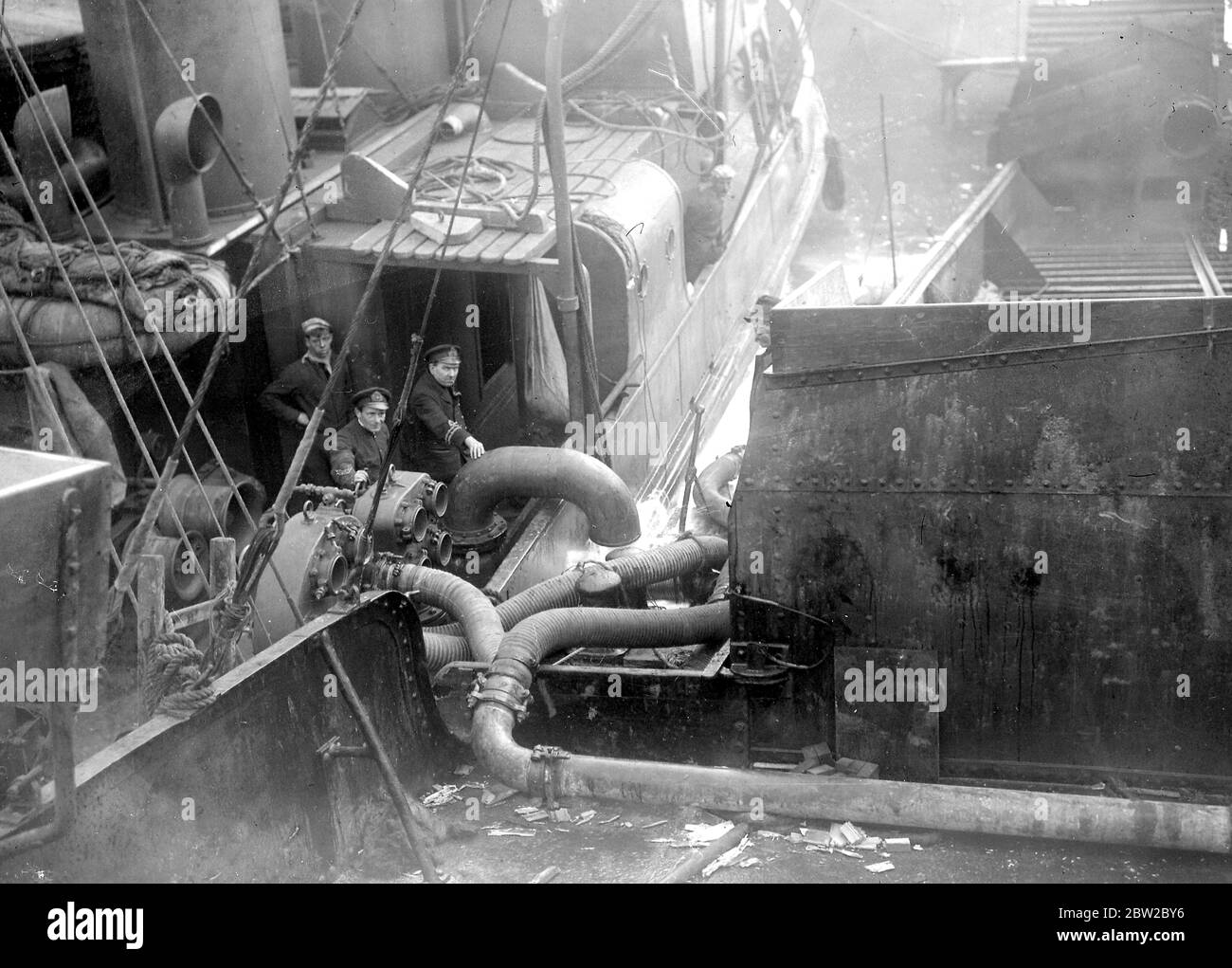 Cleaning away the sunken vessels at Ostend. 22nd November 1918 Stock Photo