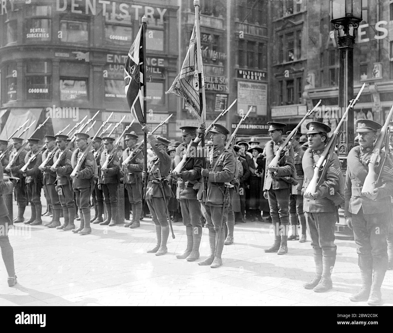 Canadians take their colours to St Paul's Cathedral for safe keeping during the war. 1914-1918 Stock Photo