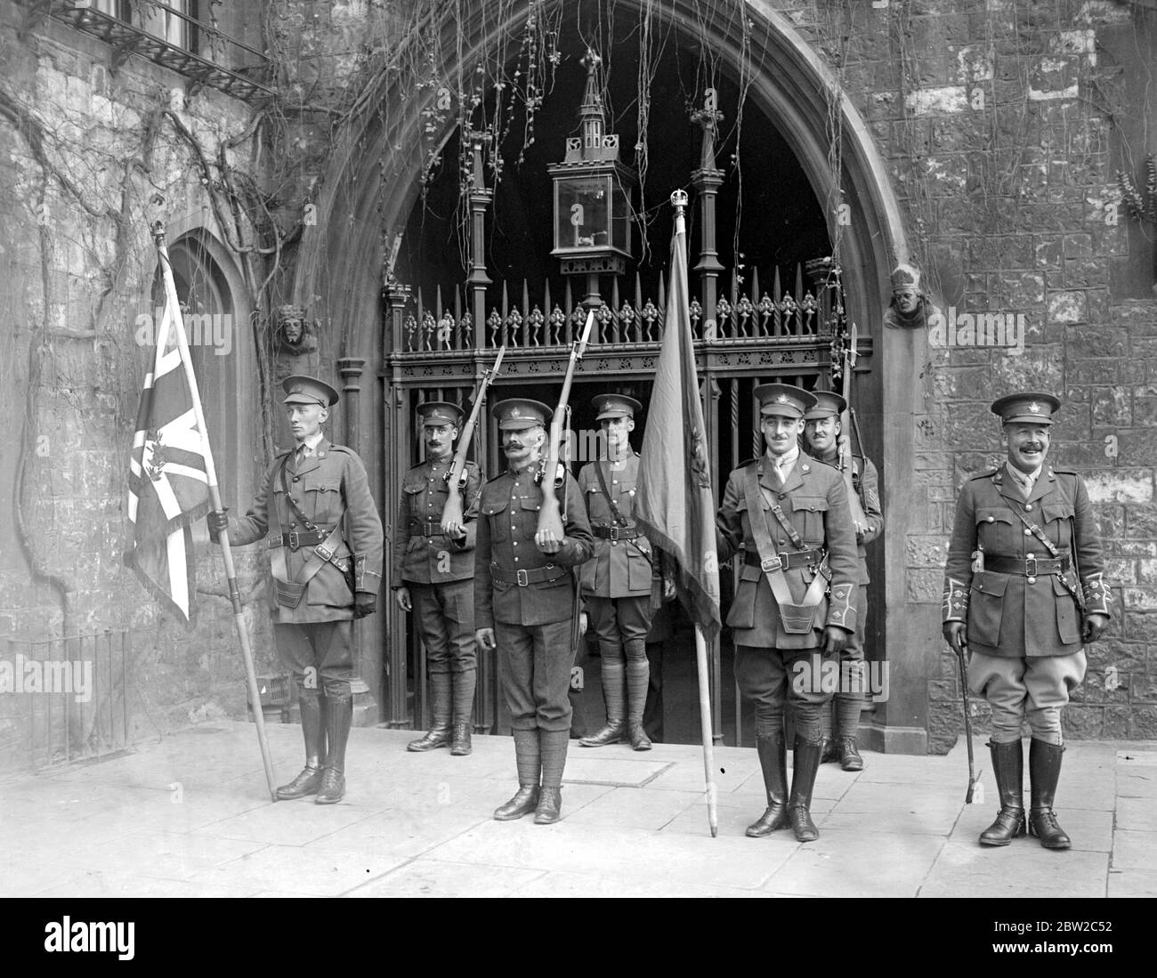 116th Ontario Infantry Battalion deposit their colours at Westminster Abbey. On the right is Lt Col Sharpe, who raised the Battalion. 7 October 1916 Stock Photo