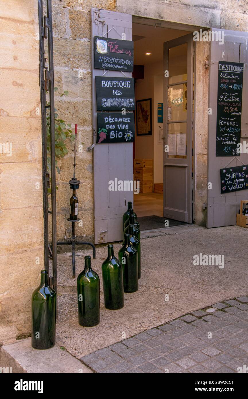 Entrance to Saint-Emilion wine shop. France October 2018 Stock Photo