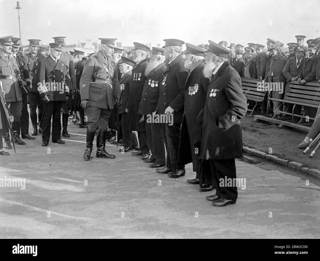 The Duke of Connaught reviews Naval veterans at Plymouth Hoe. 27 October 1917 Stock Photo