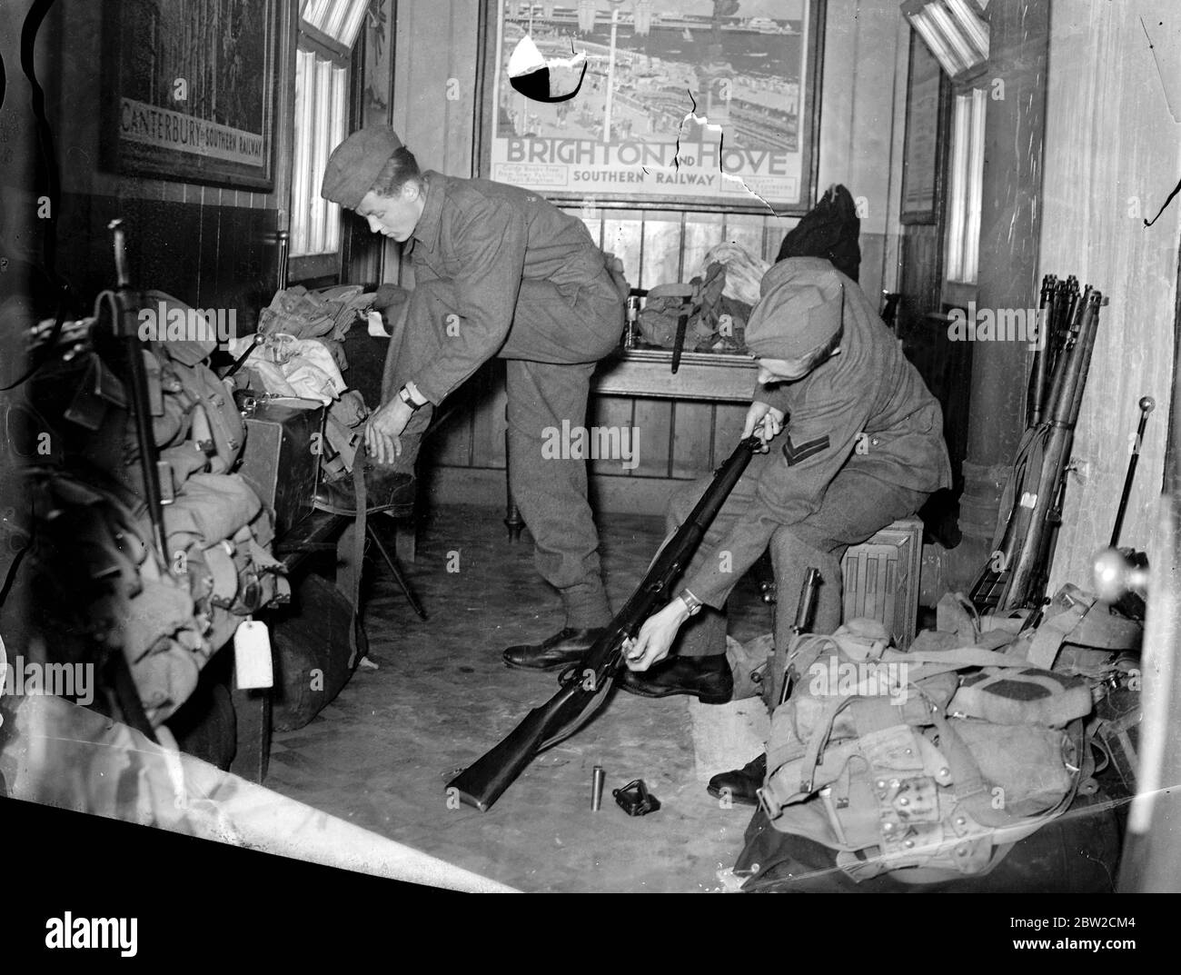 Military guards have been installed at vital points in London, including railway stations, goods yards and important municipal buildings. A waiting-room used by soldiers at a London railway station. 30 August 1939 Stock Photo