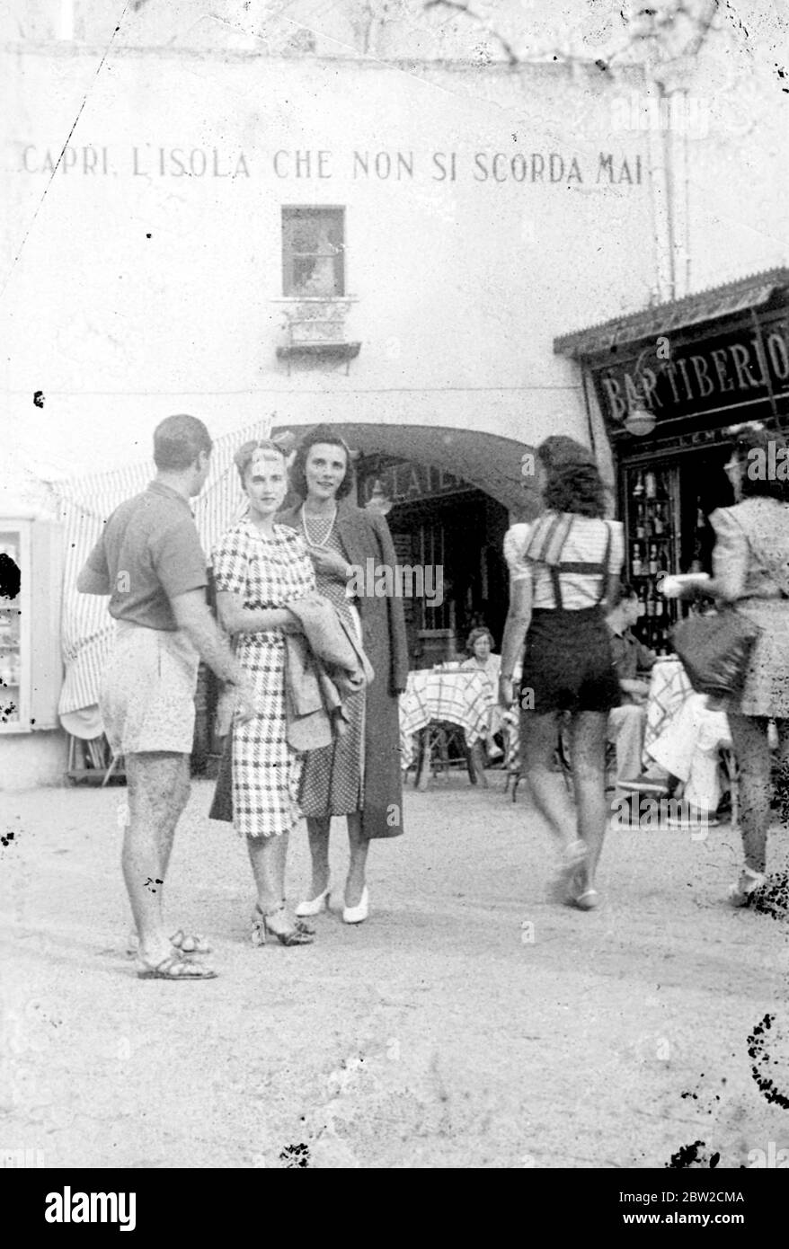 Because of the war danger, in which Italy, is concerned, Countess Haugwitz Reventlow formerly Barbara Hutton, the Woolworth heiress, has left the Isle of Capri, where she has been on holiday. The Countess (centre) with Prince of Sirignano of Naples and Mrs Kennerley on her departure from Capri. 26 August 1939 Stock Photo