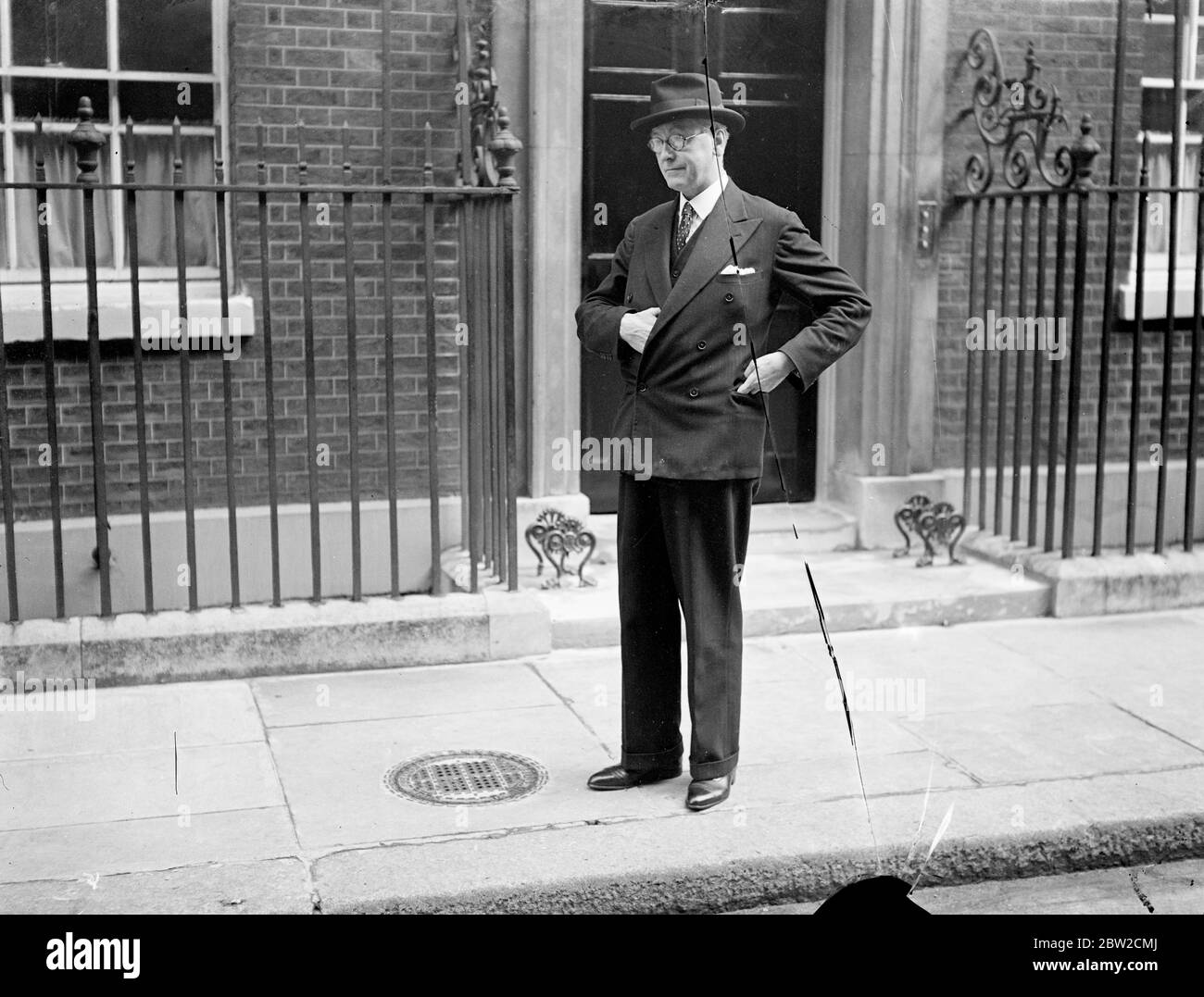 Mr Arthur Greenwood, the Deputy Leader of the Labour Opposition, leaving No 10, Downing Street this afternoon (Saturday). 2 September 1939 Stock Photo