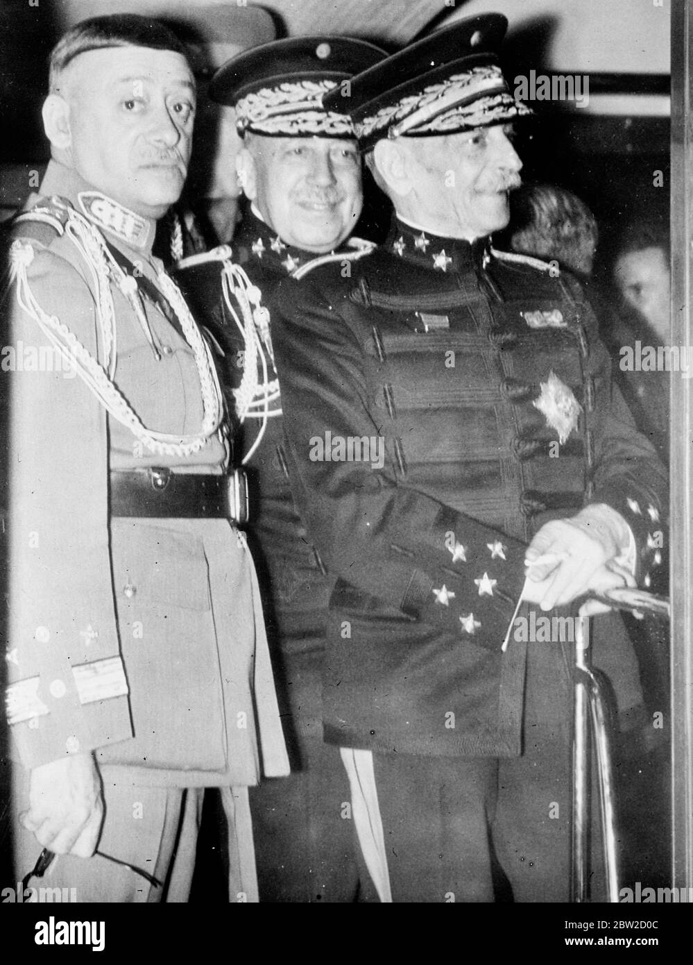 The first head of a foreign state to visit the Union of South Africa, President Carmona of Portugal received an instant enthusiastic welcome in Pretoria during his three-day stay in the Union of South Africa, after touring the Portuguese colonies in Africa. In a speech he reaffirmed the ancient friendship between his country and Great Britain. General Carmona (right) with General E. Mata (centre) in Pretoria. 22 August 1939 Stock Photo